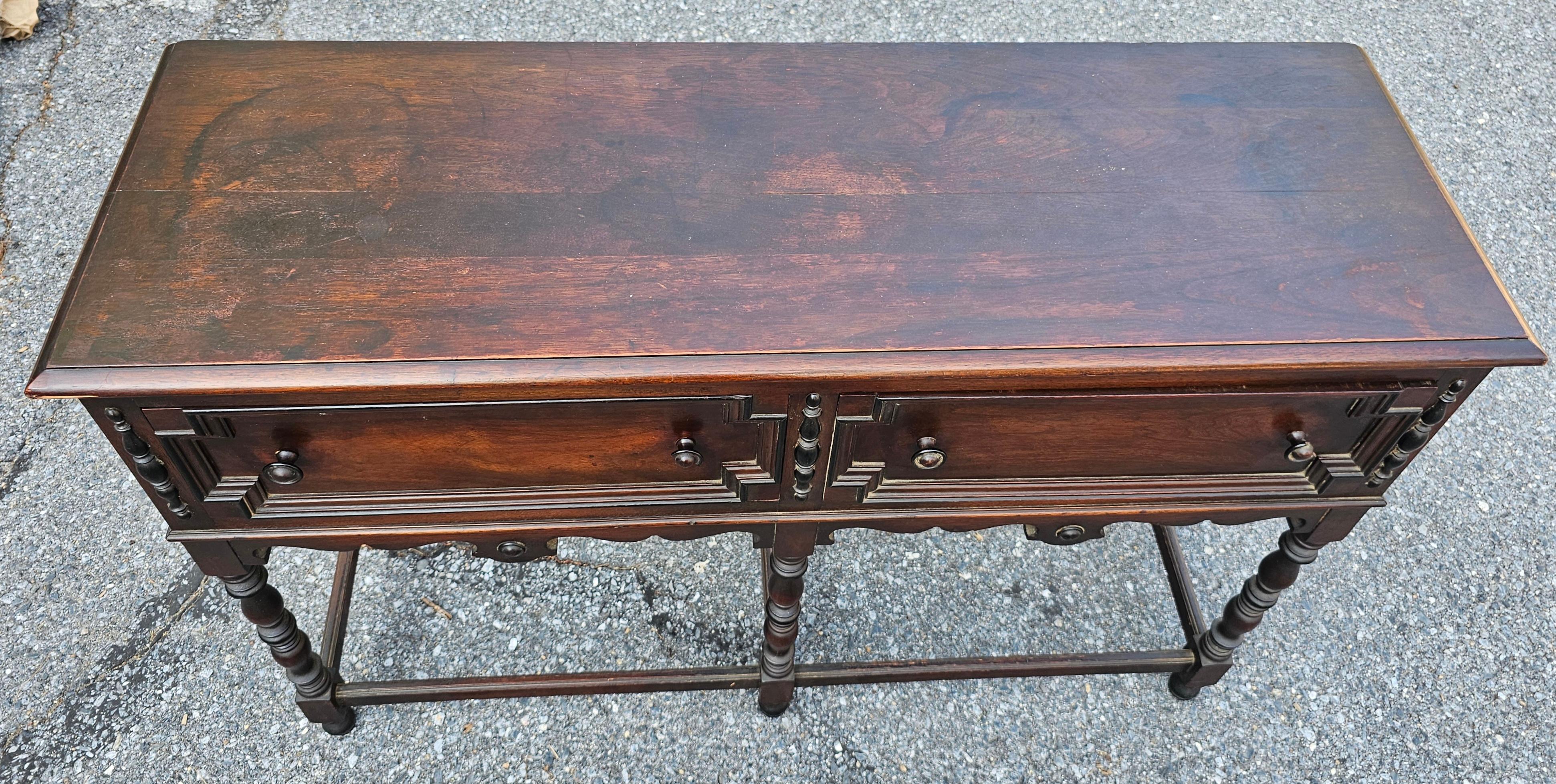 Sculpté Early 20th Century Edwardian Walnut Hunt Sideboard or Server en vente