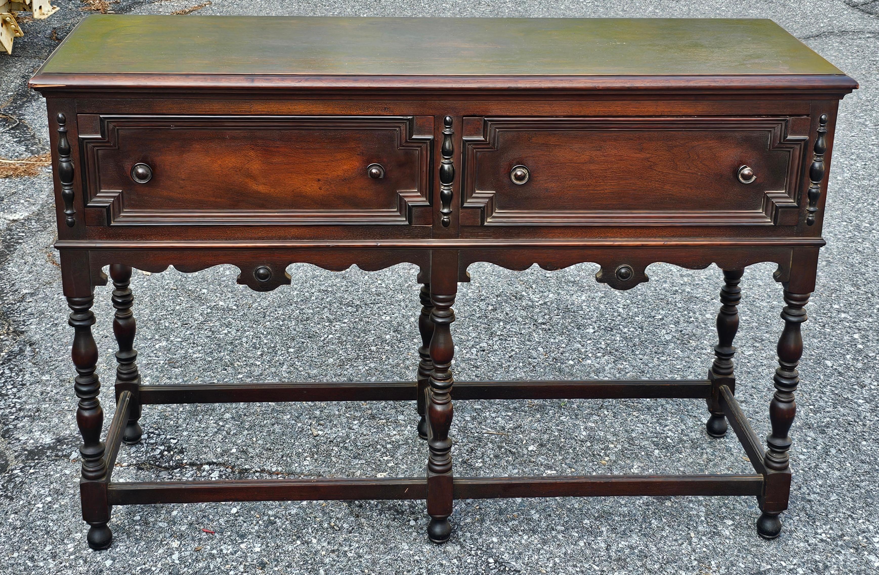 20ième siècle Early 20th Century Edwardian Walnut Hunt Sideboard or Server en vente