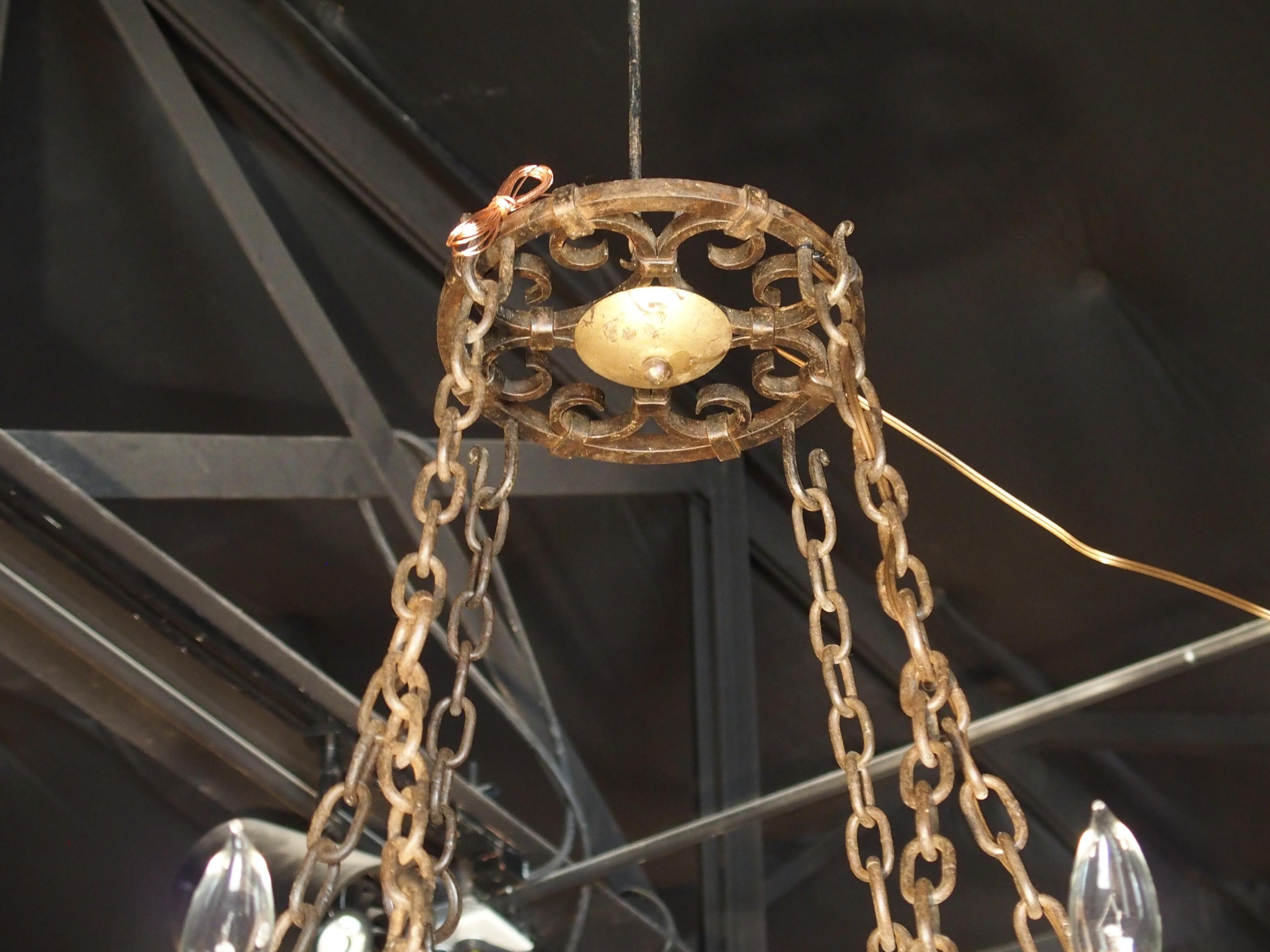 Acht-Licht-Kronleuchter aus Eisen des frühen 20. Jahrhunderts aus Frankreich (Französisch) im Angebot