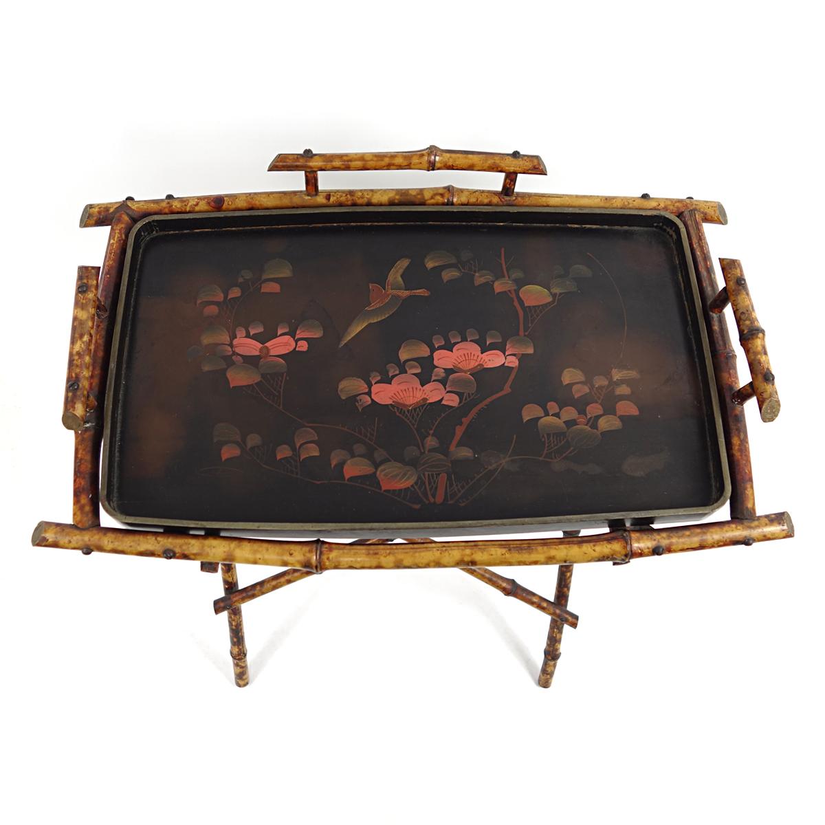 Eleganter orientalischer Tabletttisch des frühen 20. Jahrhunderts auf einem Bambusständer im Zustand „Gut“ im Angebot in Doornspijk, NL