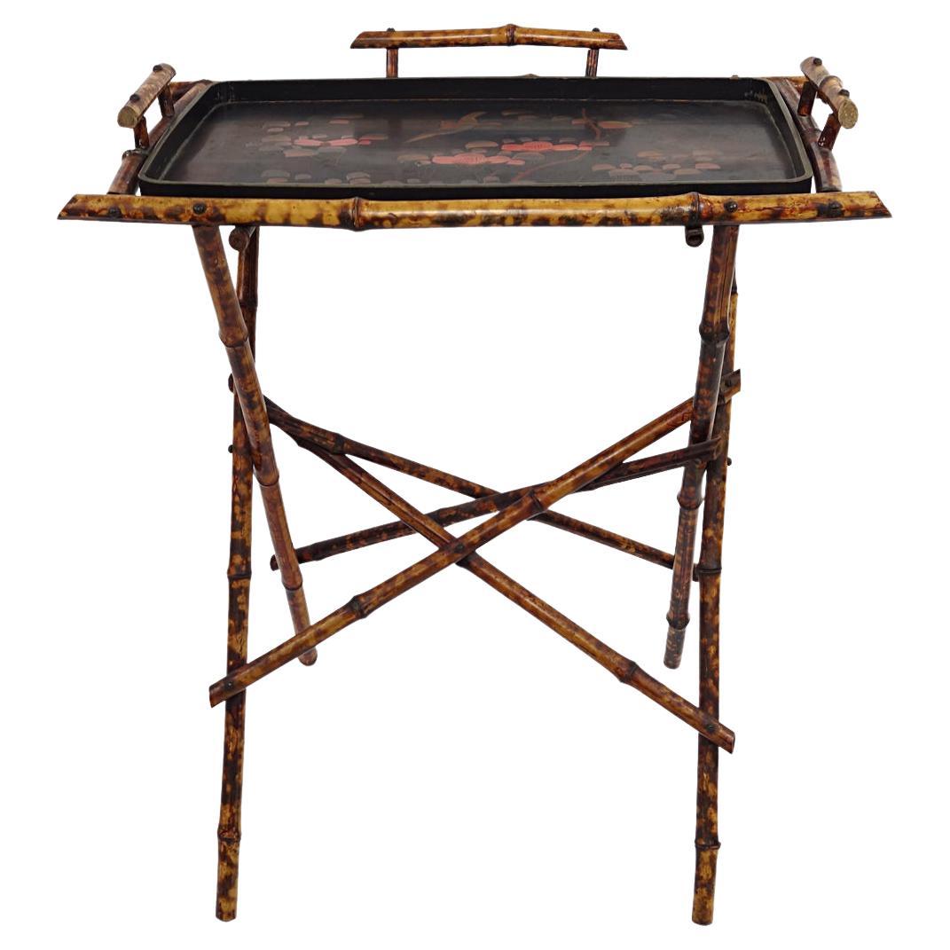 Eleganter orientalischer Tabletttisch des frühen 20. Jahrhunderts auf einem Bambusständer im Angebot