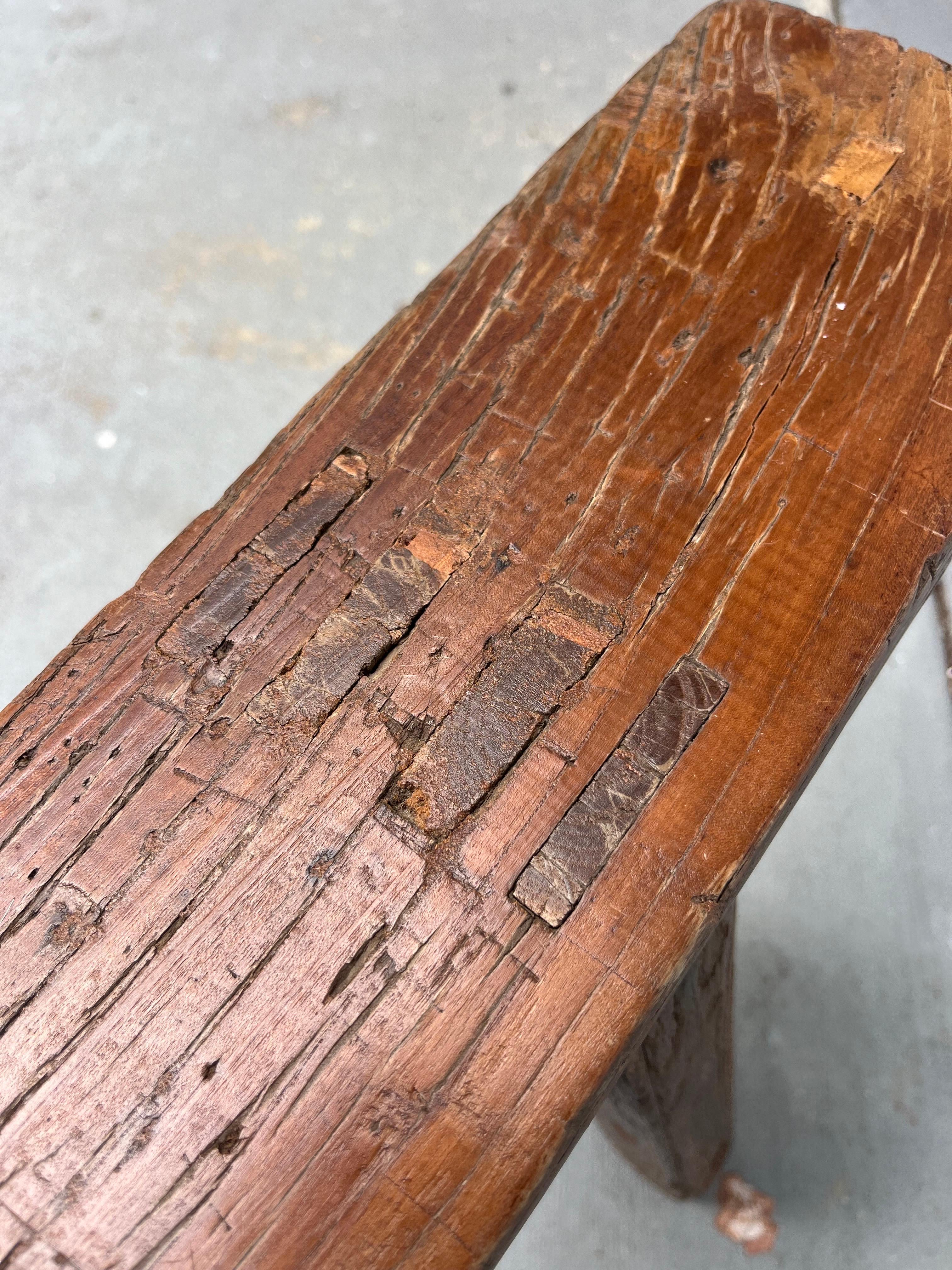 Banc primitif en bois d'orme du début du 20e siècle en vente 1