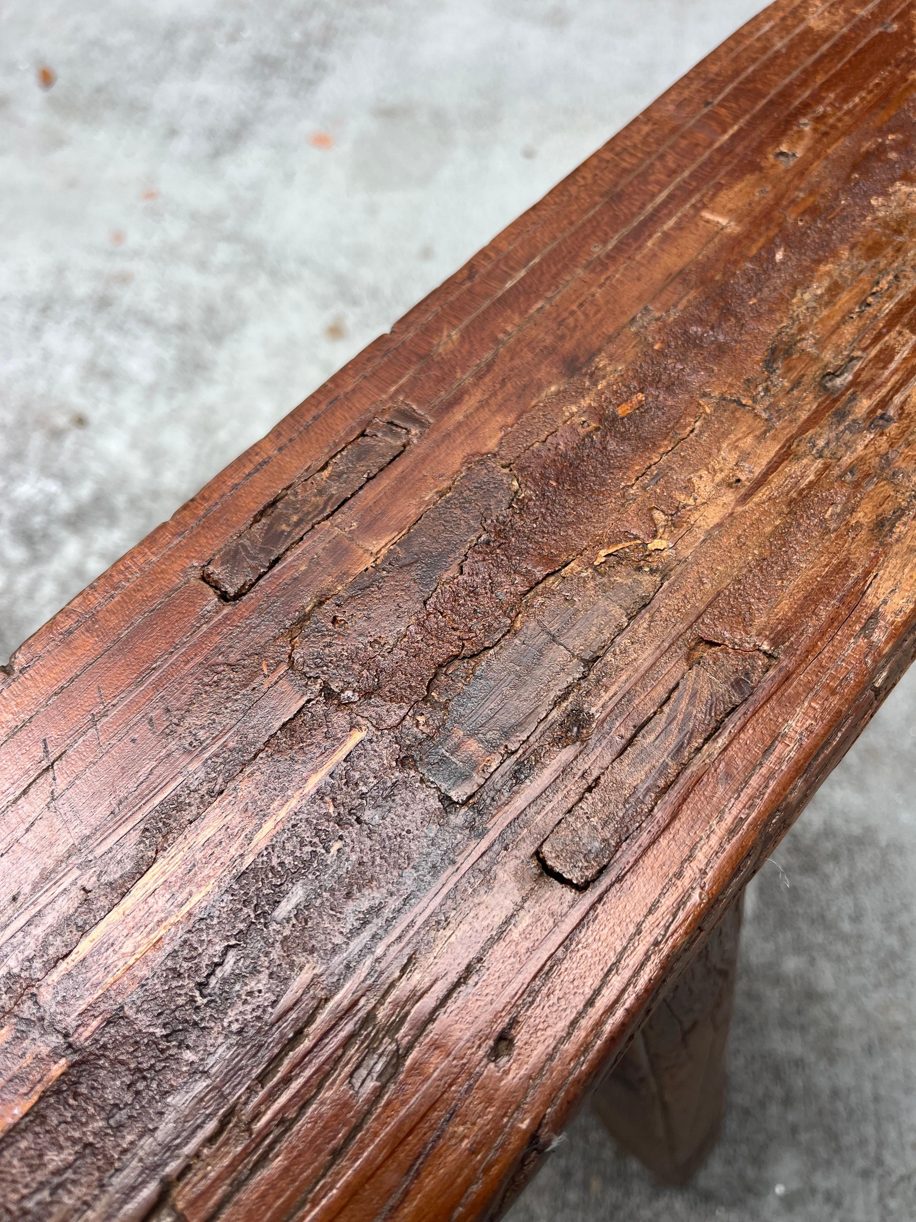 Banc primitif en bois d'orme du début du 20e siècle en vente 2
