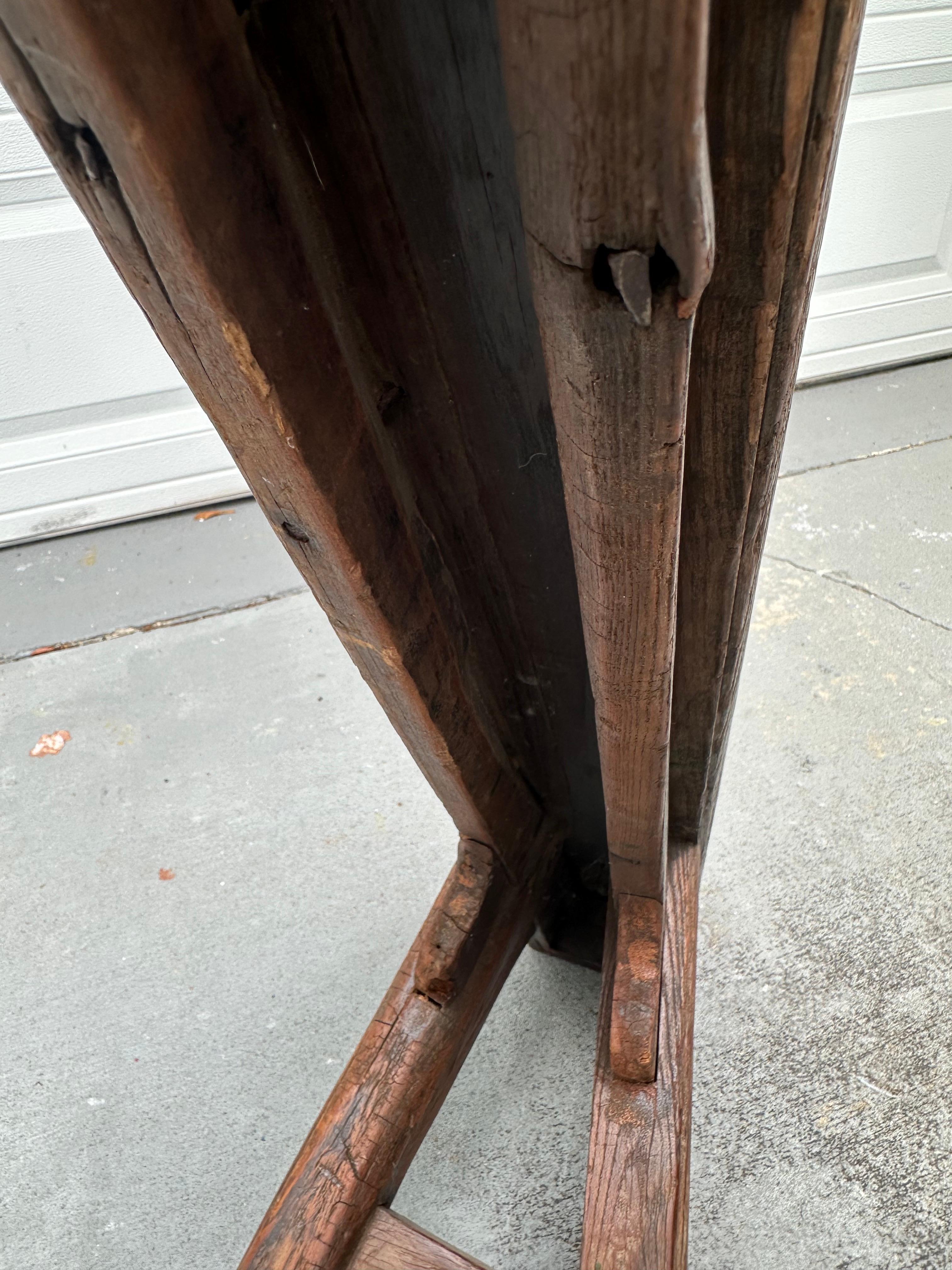 Banc primitif en bois d'orme du début du 20e siècle en vente 3