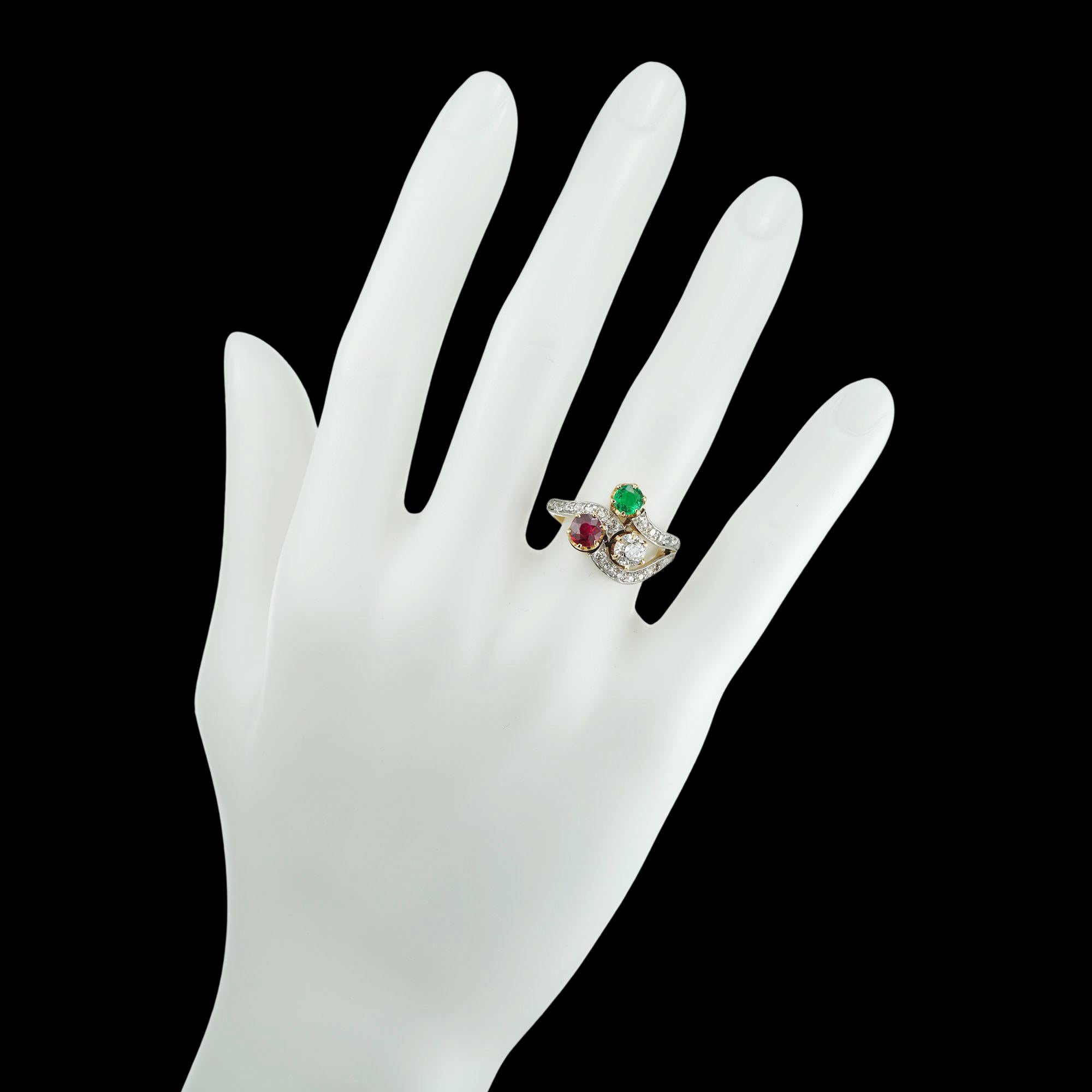 Early 20th Century Emerald, Ruby and Diamond Ring In Good Condition In London, GB