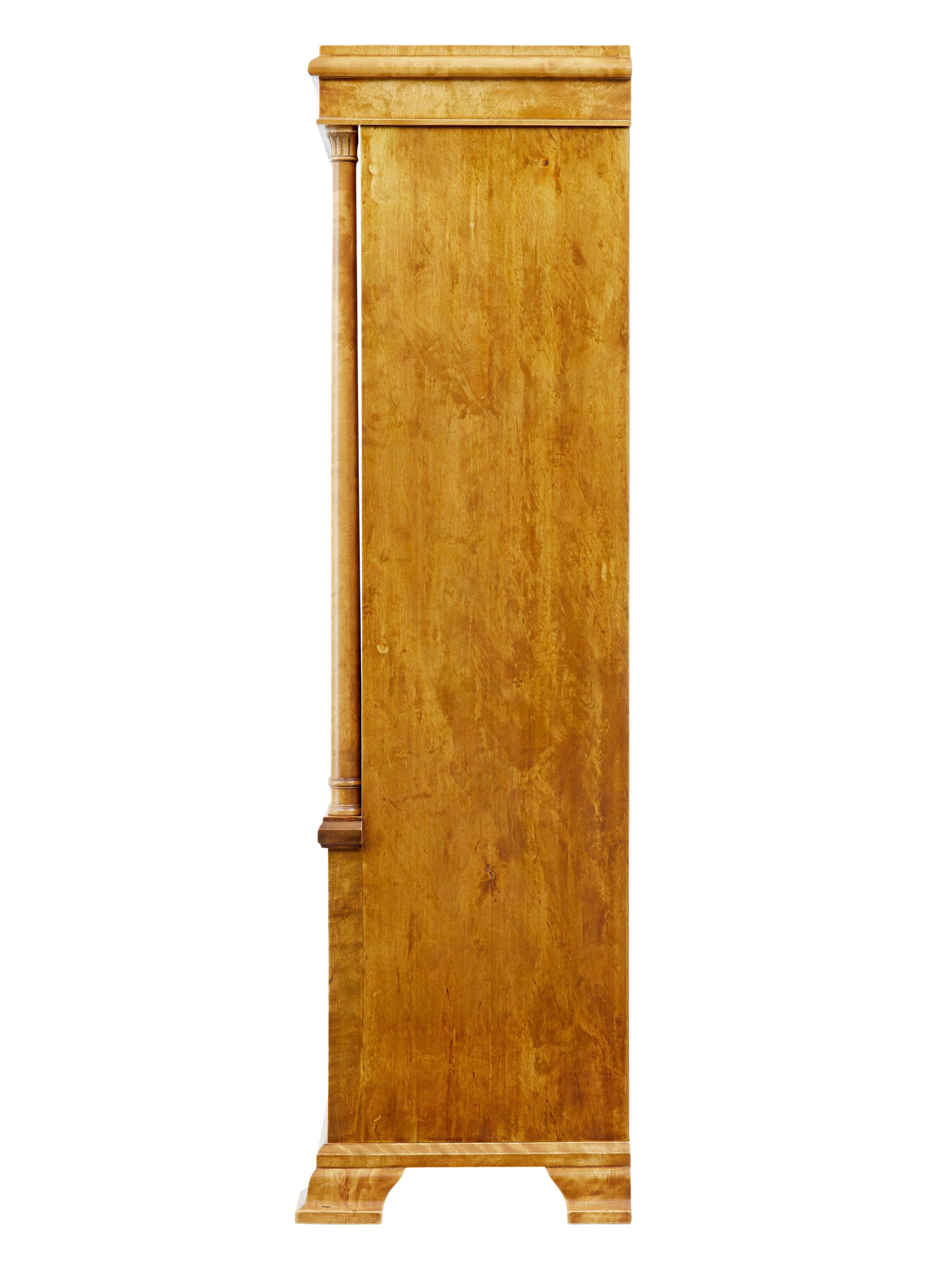 Bücherschrank aus Birke im Empire-Stil des frühen 20. (Geschnitzt)