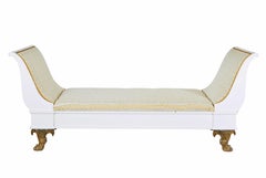 Cama de día escandinava pintada de estilo renacimiento imperio de principios del siglo XX