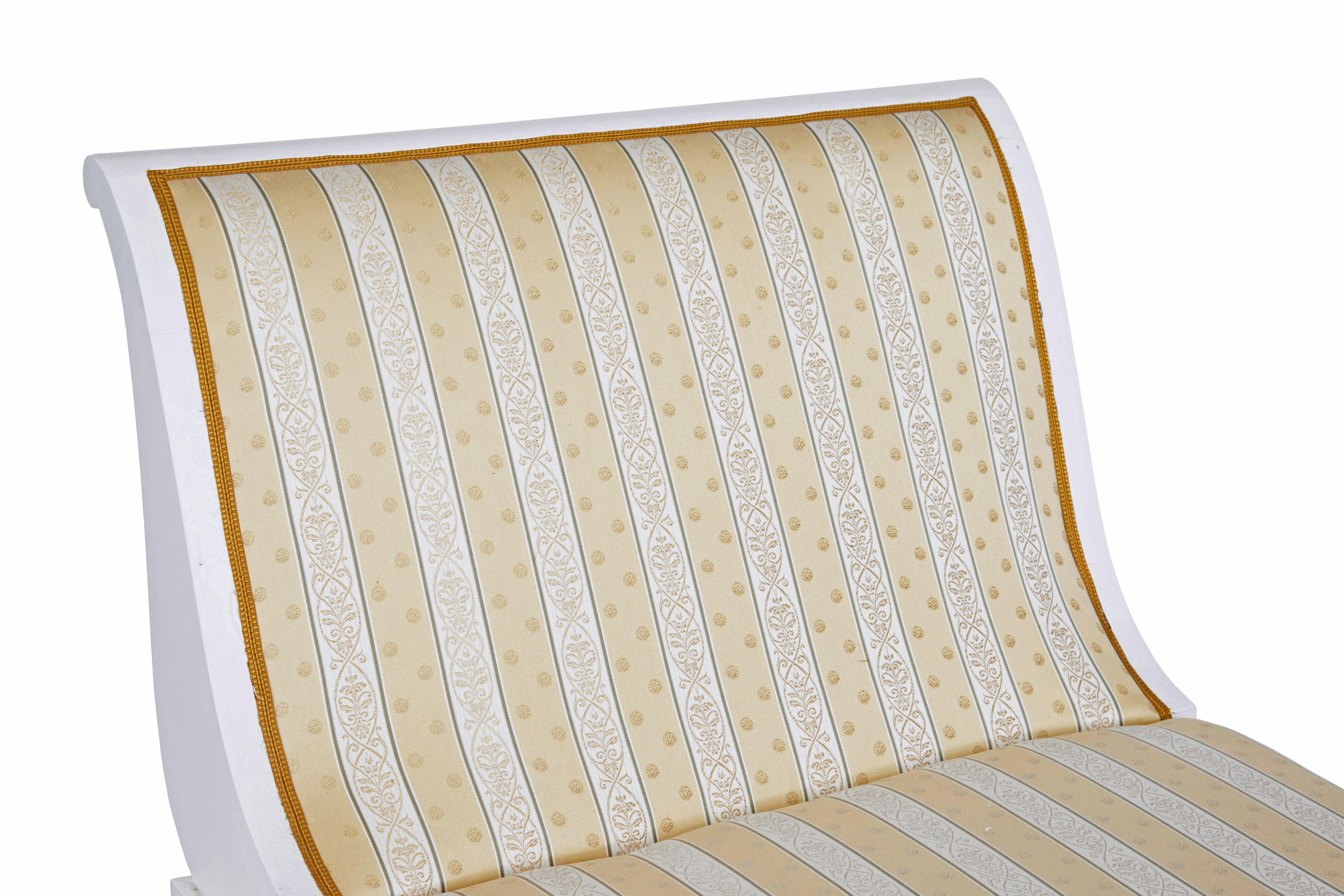 Svedese Letto da giorno scandinavo dipinto in stile empire revival dei primi del Novecento in vendita