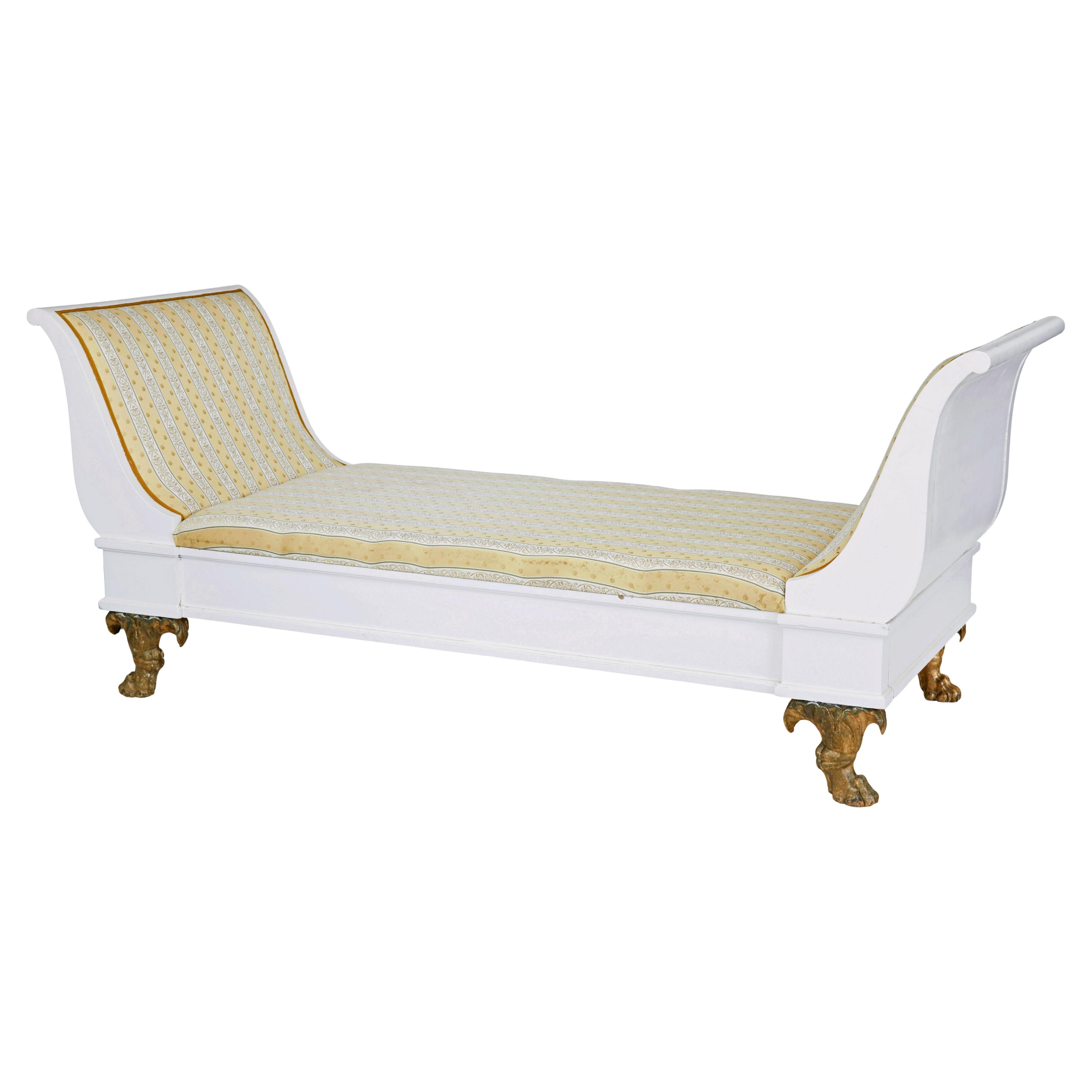 Letto da giorno scandinavo dipinto in stile empire revival dei primi del Novecento in vendita