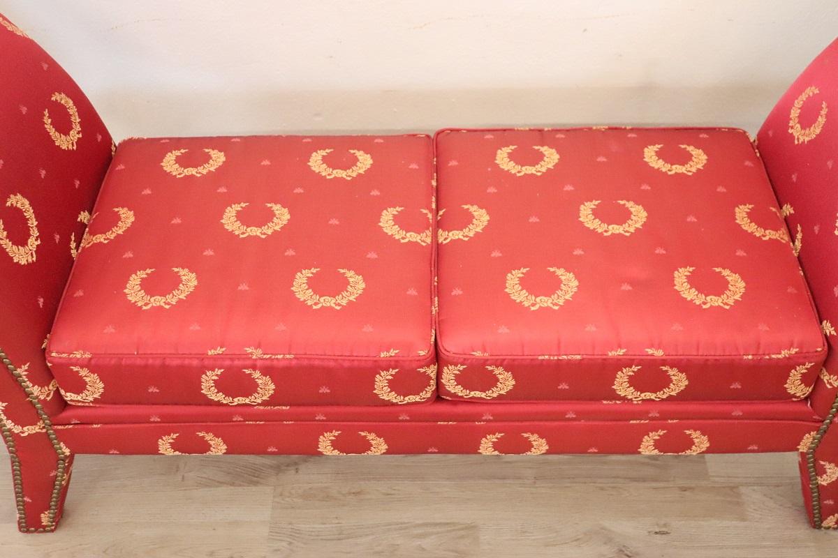 Early 20th Century Empire Style Bench Upholstered with Elegant Red Fabric In Good Condition In Casale Monferrato, IT