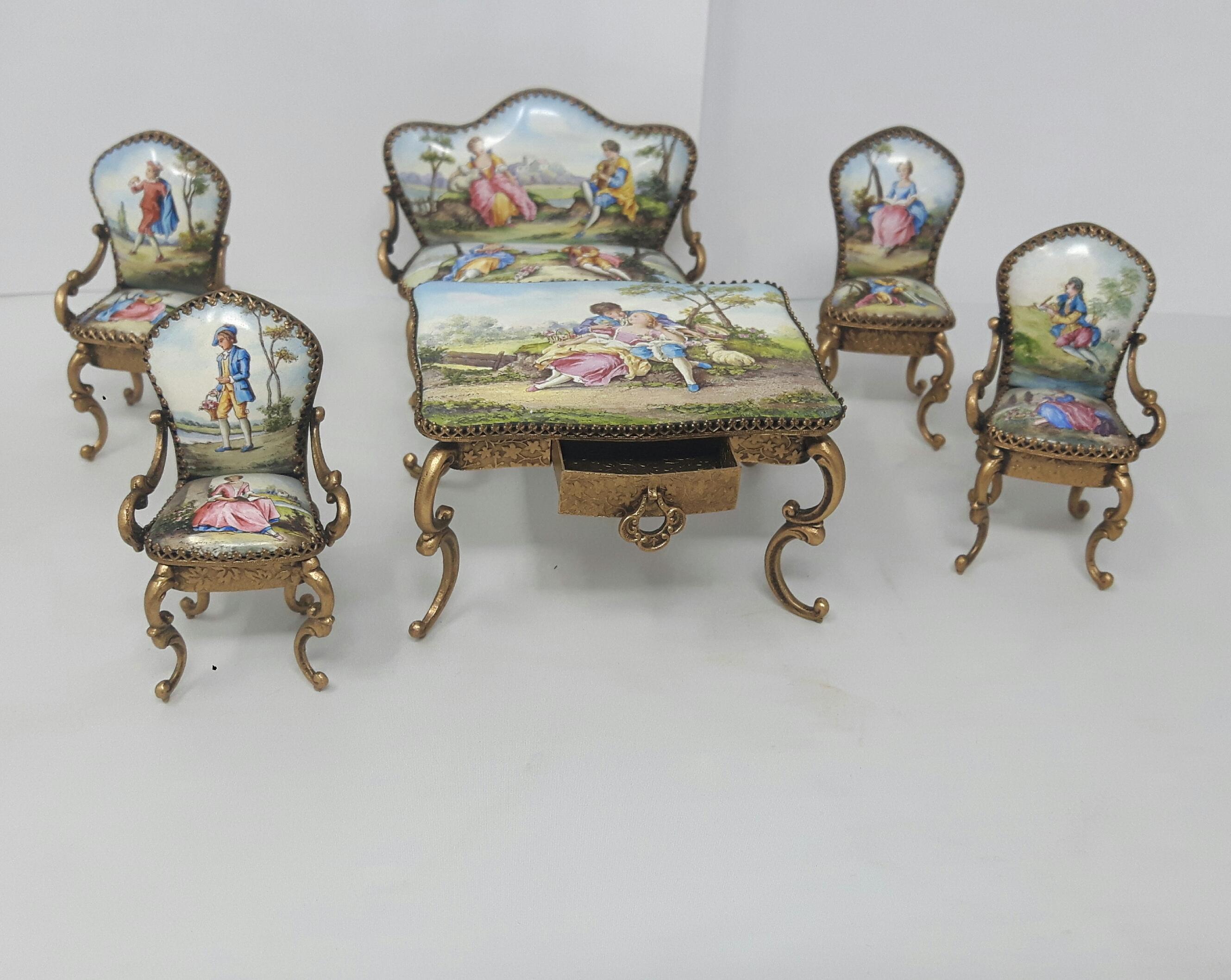 Napoléon III Début du 20e siècle, meubles de maison de poupée miniatures en émail en vente