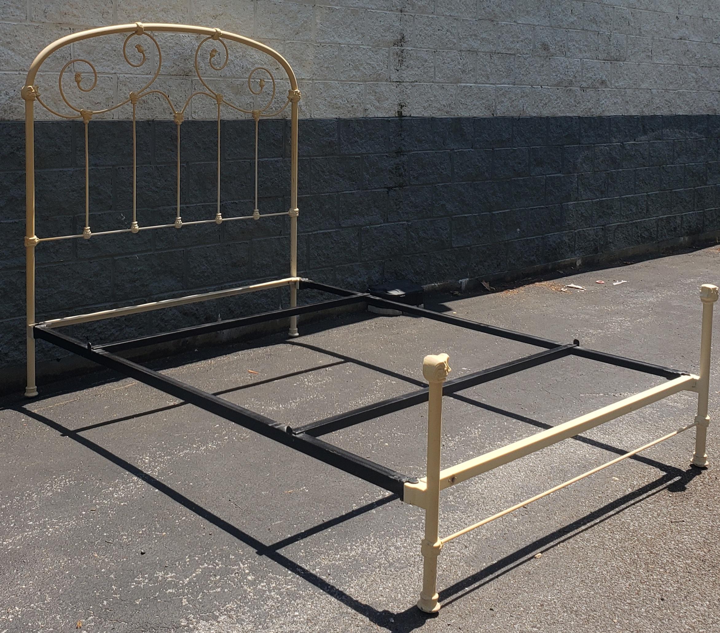 Early 20th Century Enamel Painted Metal Queen Size Bed 3