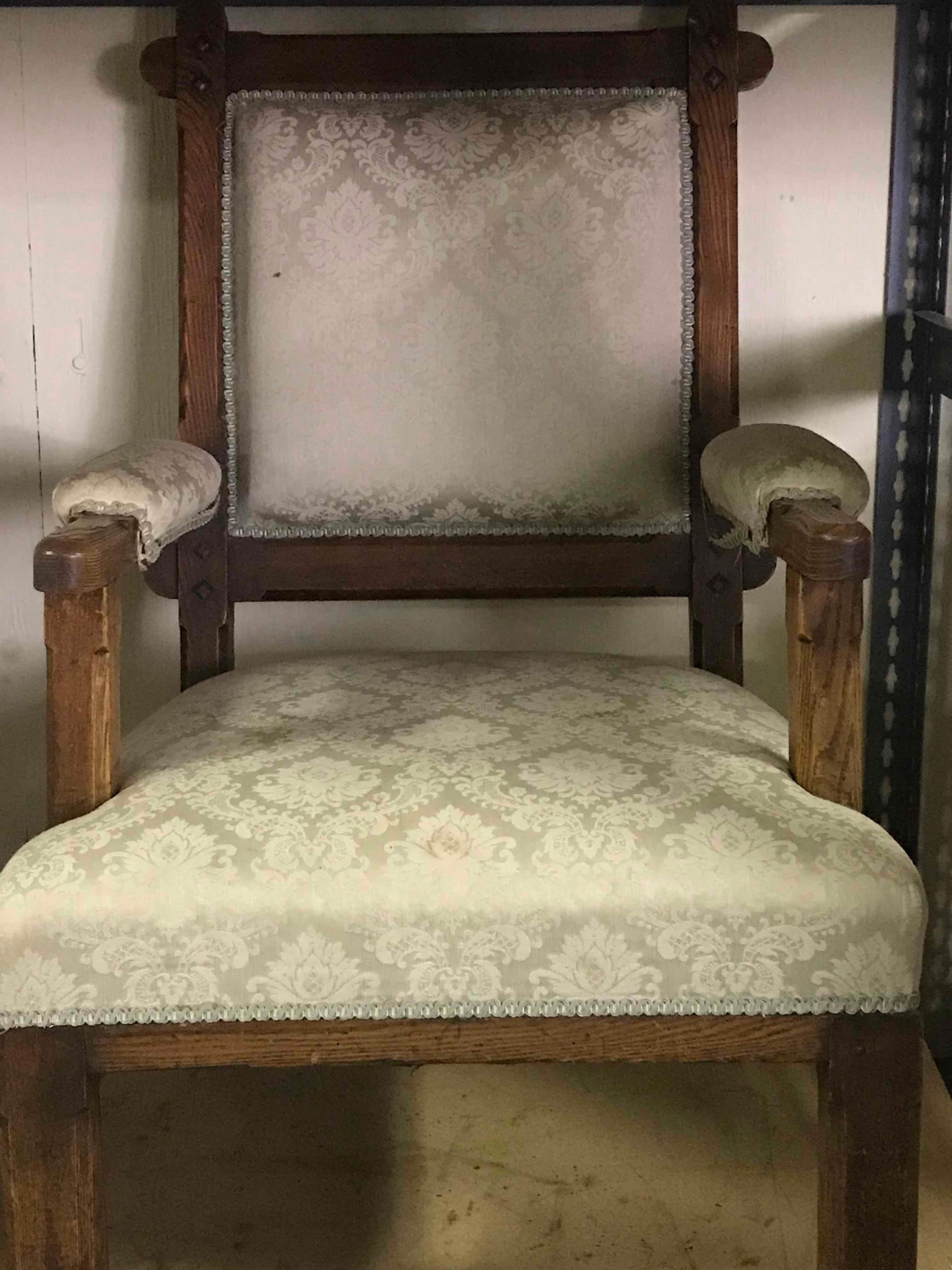 Early 20th century English Arts and Crafts oak chair. 