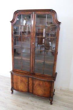 Early 20th Century English Bookcase in Briar Walnut Wood