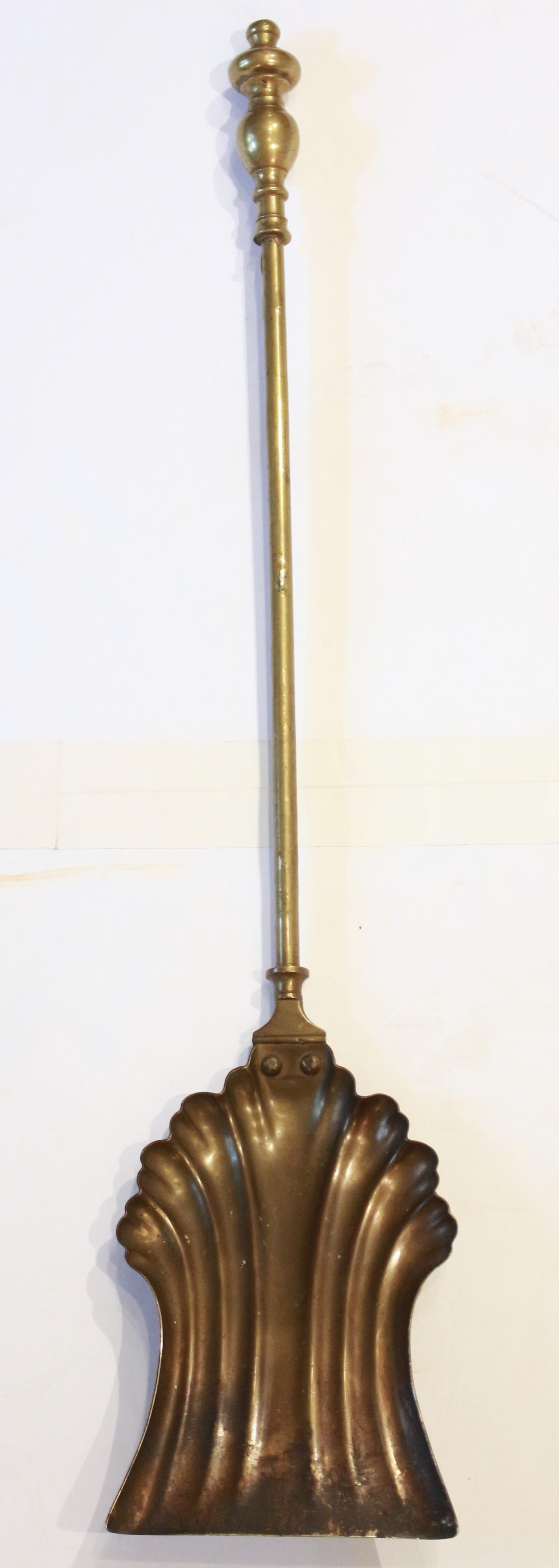 Frühes 20. Jahrhundert Englisch Messing 3-Teilige Feuer Werkzeug Set im Angebot 1