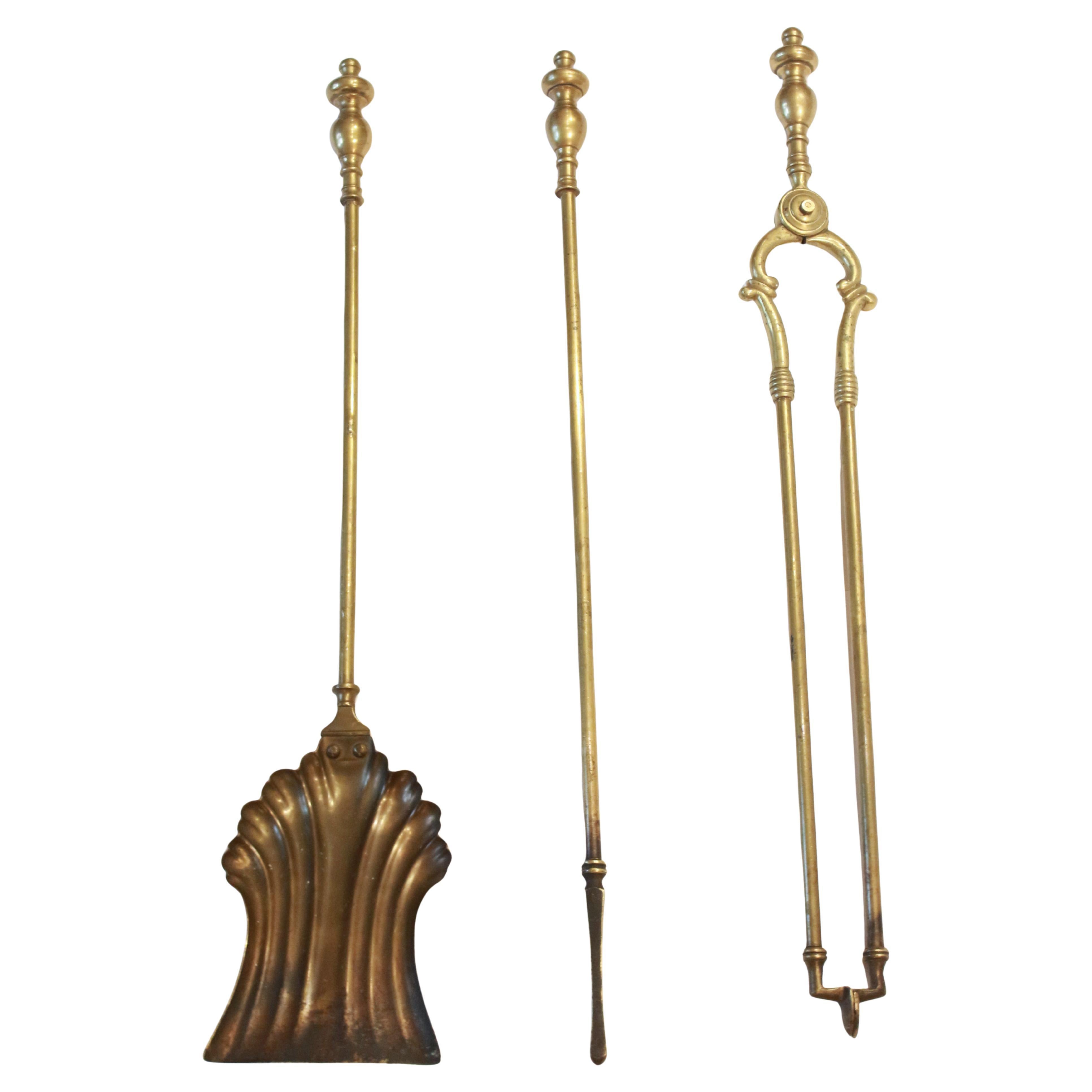 Frühes 20. Jahrhundert Englisch Messing 3-Teilige Feuer Werkzeug Set im Angebot