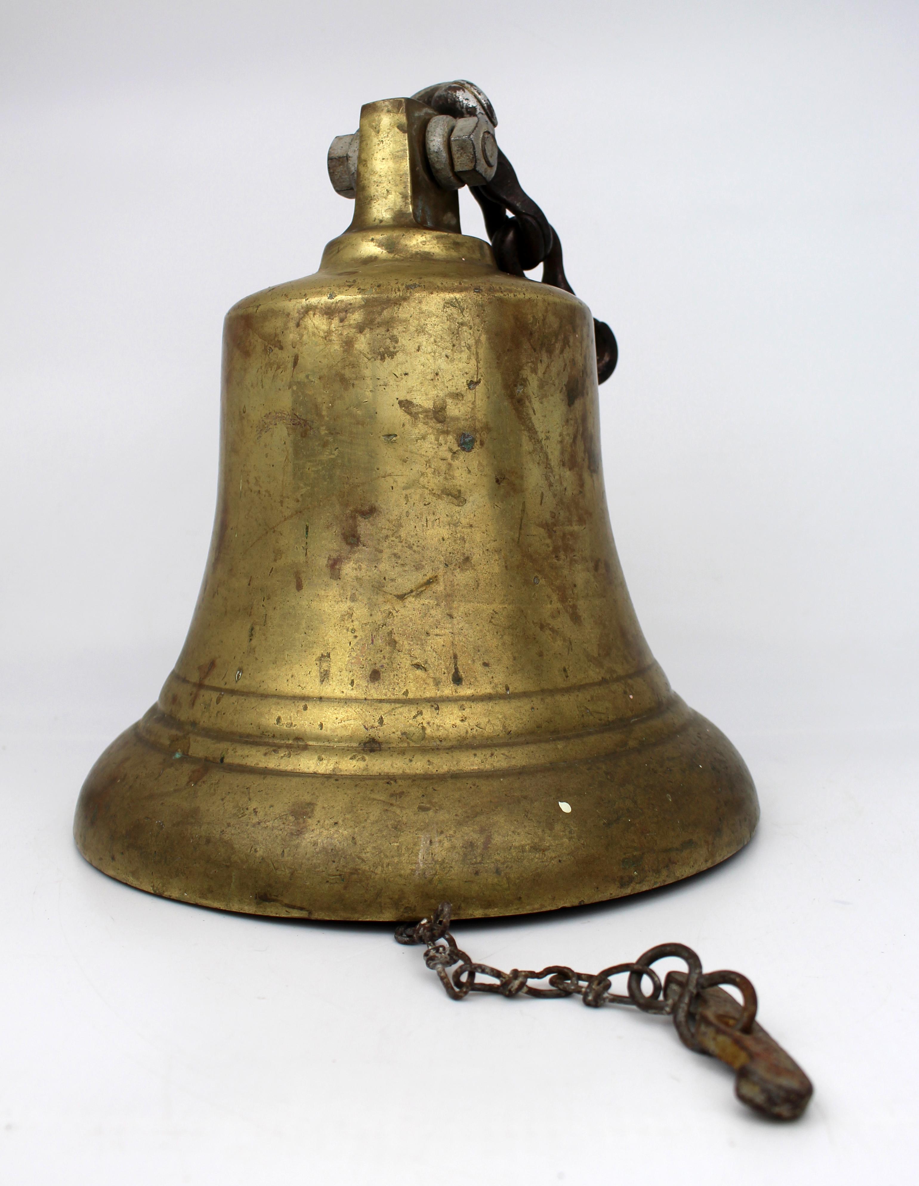 Campana de barco inglesa de bronce de principios del siglo XX
Campana de barco inglesa finamente fundida de principios del siglo XX, hacia 1910-1930. Ejecutada en bronce macizo con una clásica forma acampanada y moldura escalonada, esta pieza