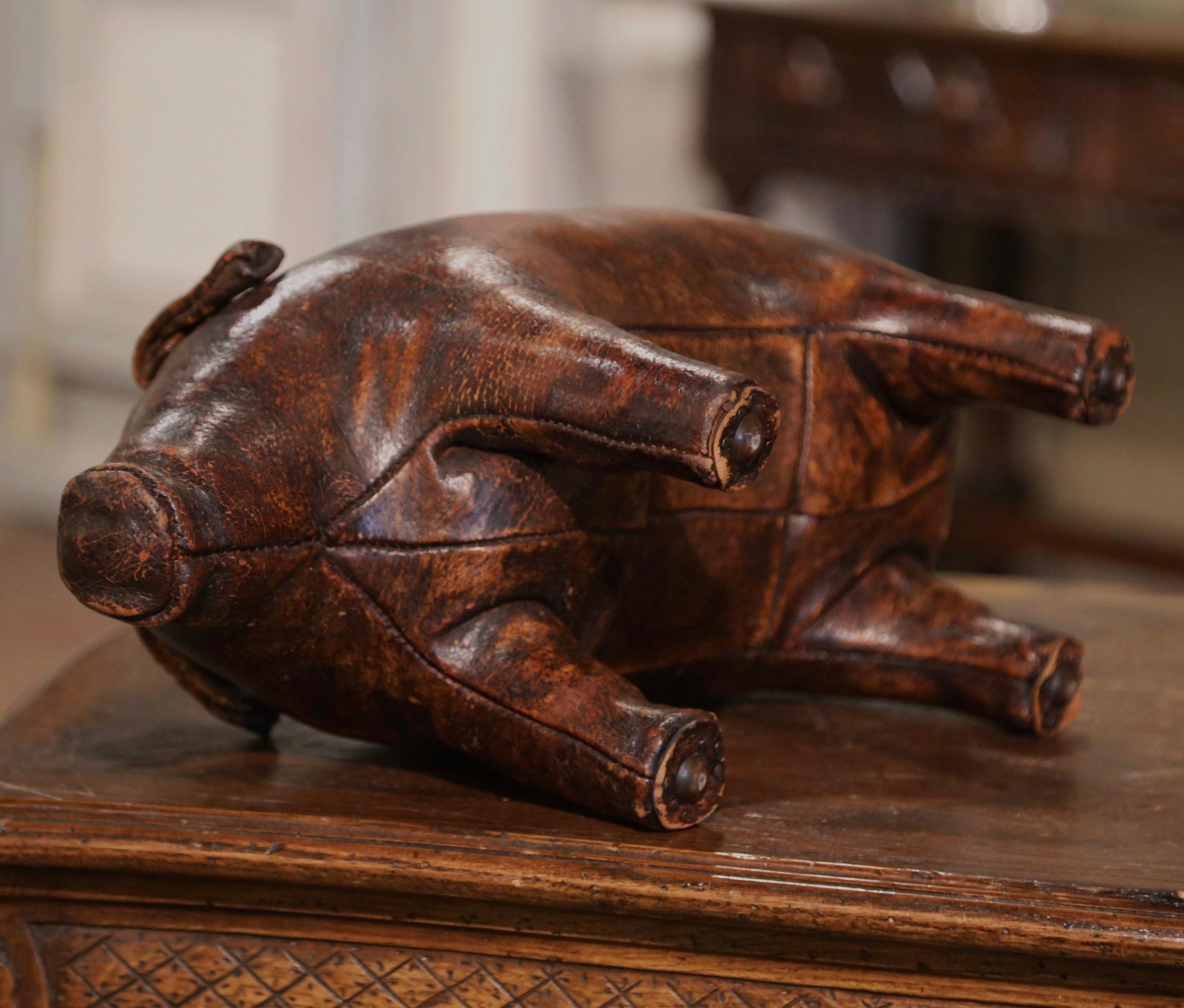 Early 20th Century English Brown Patinated Leather Pig Footstool For Sale 7