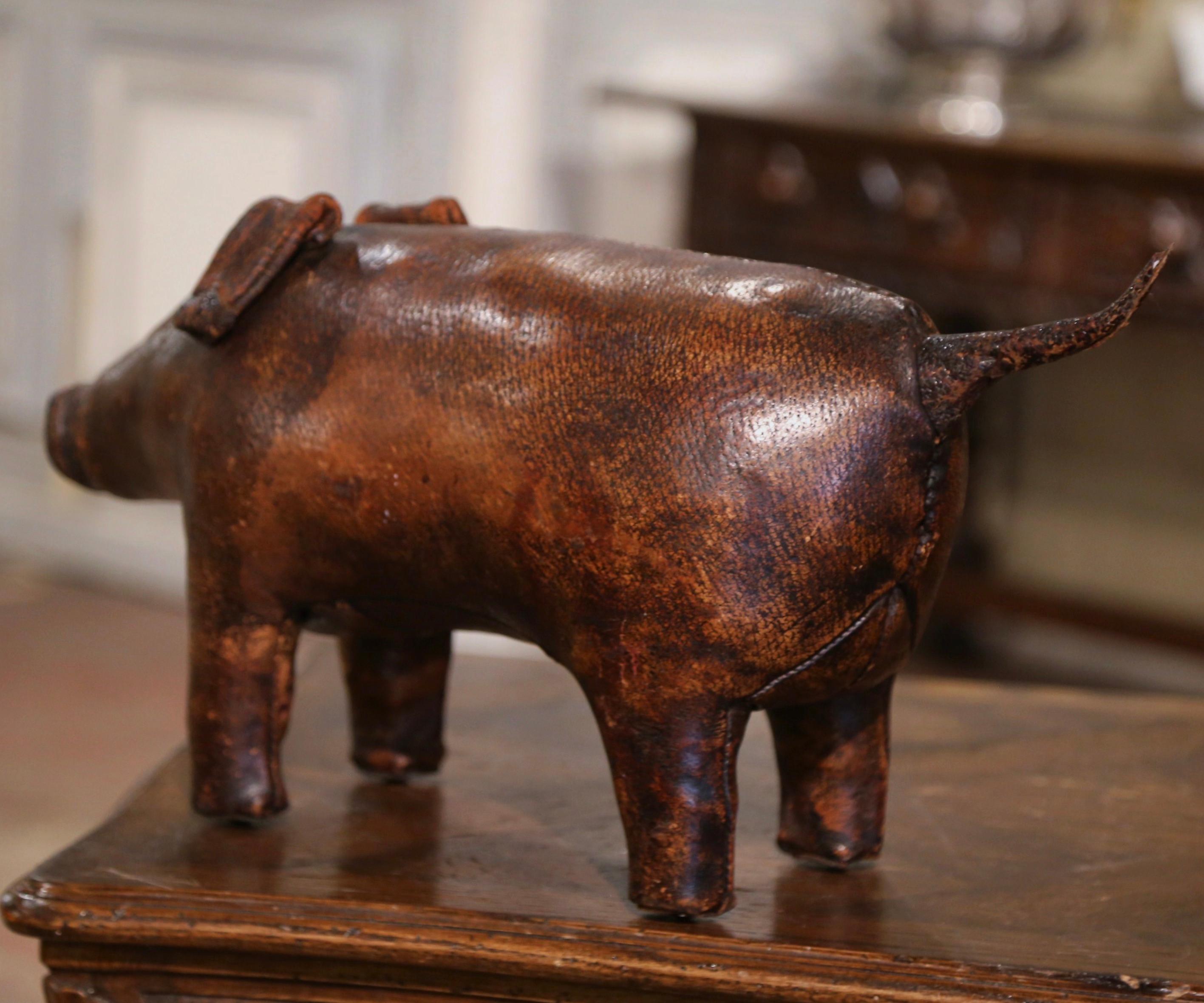 Early 20th Century English Brown Patinated Leather Pig Footstool For Sale 2