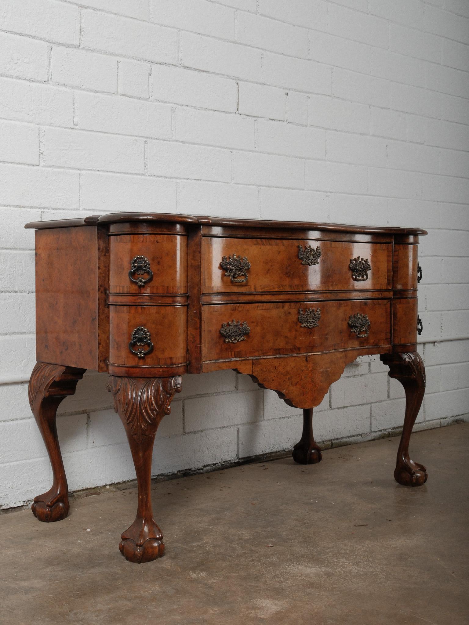 Early 20th Century English Burl Walnut Chippendale-Style Lowboy Ball-and-Claw In Good Condition For Sale In High Point, NC
