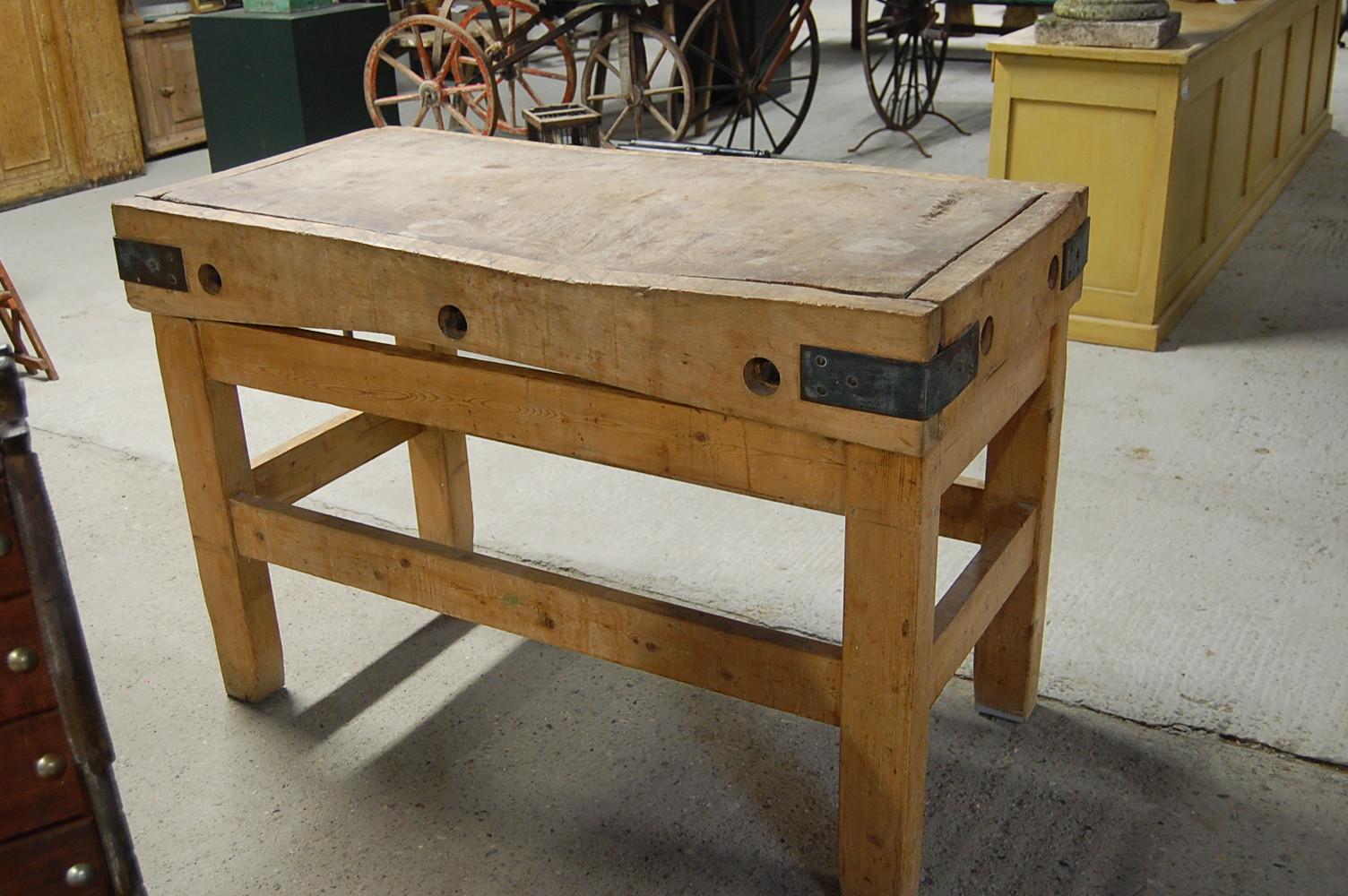 Early 20th Century English Butchers Block In Fair Condition In Pease pottage, West Sussex