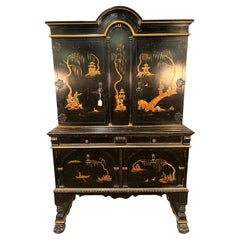 Cabinet anglais du début du 20ème siècle avec une finition japonaise noire, rouge et or