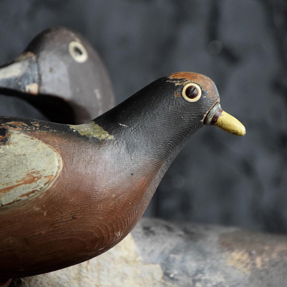 Early 20th Century English Carved Decoy Pigeon In Good Condition In London, GB