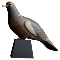 Pigeon anglais en argile sculptée du début du 20e siècle