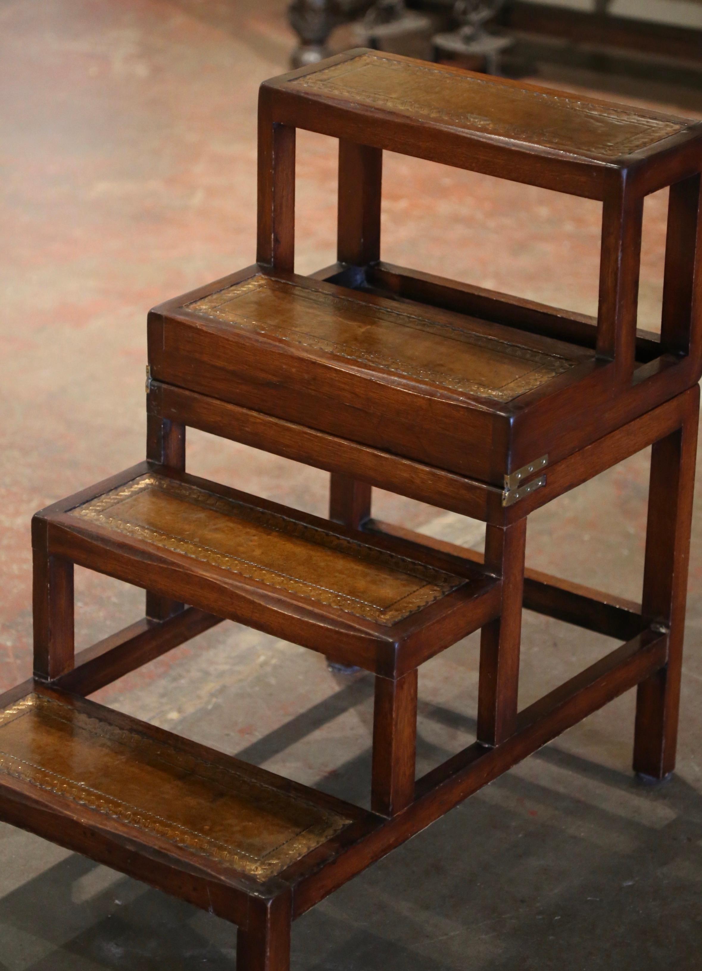 Country Early 20th Century English Carved Walnut Coffee Table and Folding Step Ladder