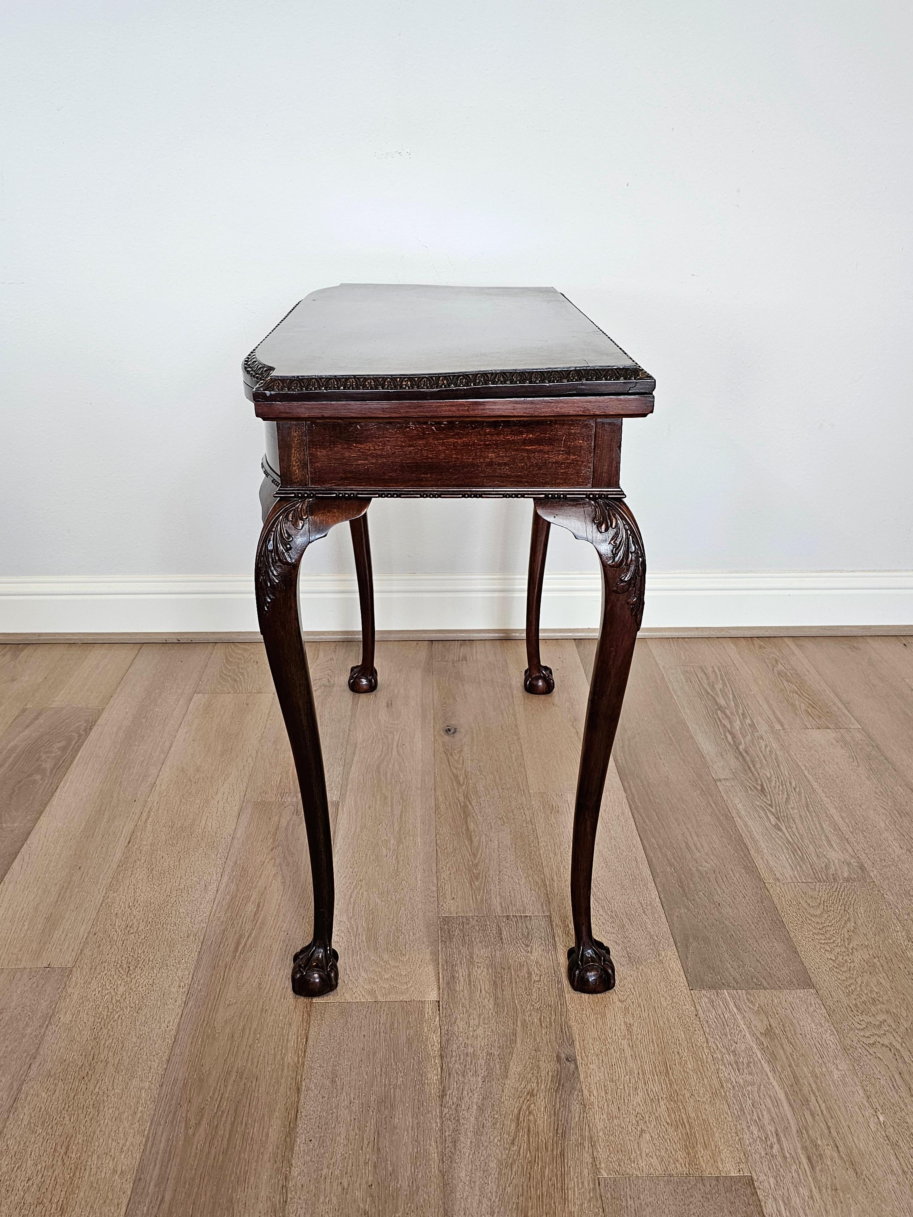 Laiton Table à jeux console en acajou, style Chippendale, Angleterre, début du 20e siècle  en vente