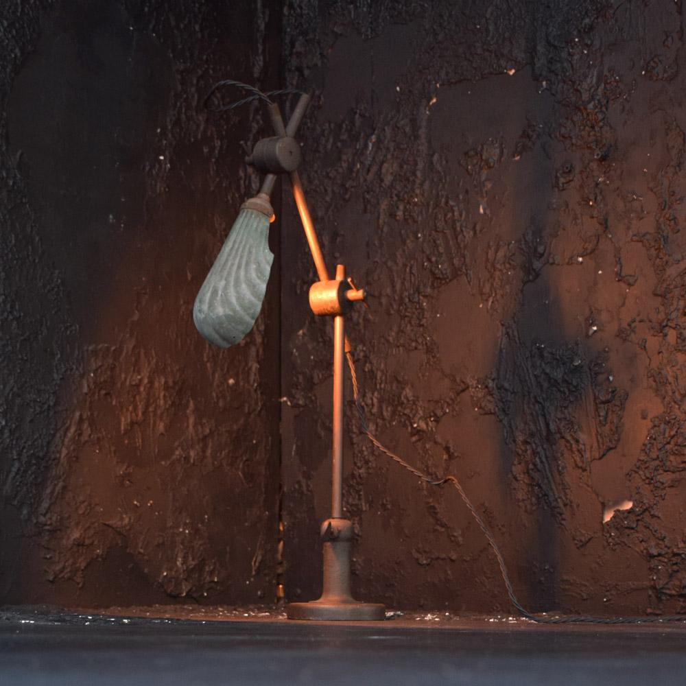 British Early 20th Century English Clam Shell Work Bench Lamp