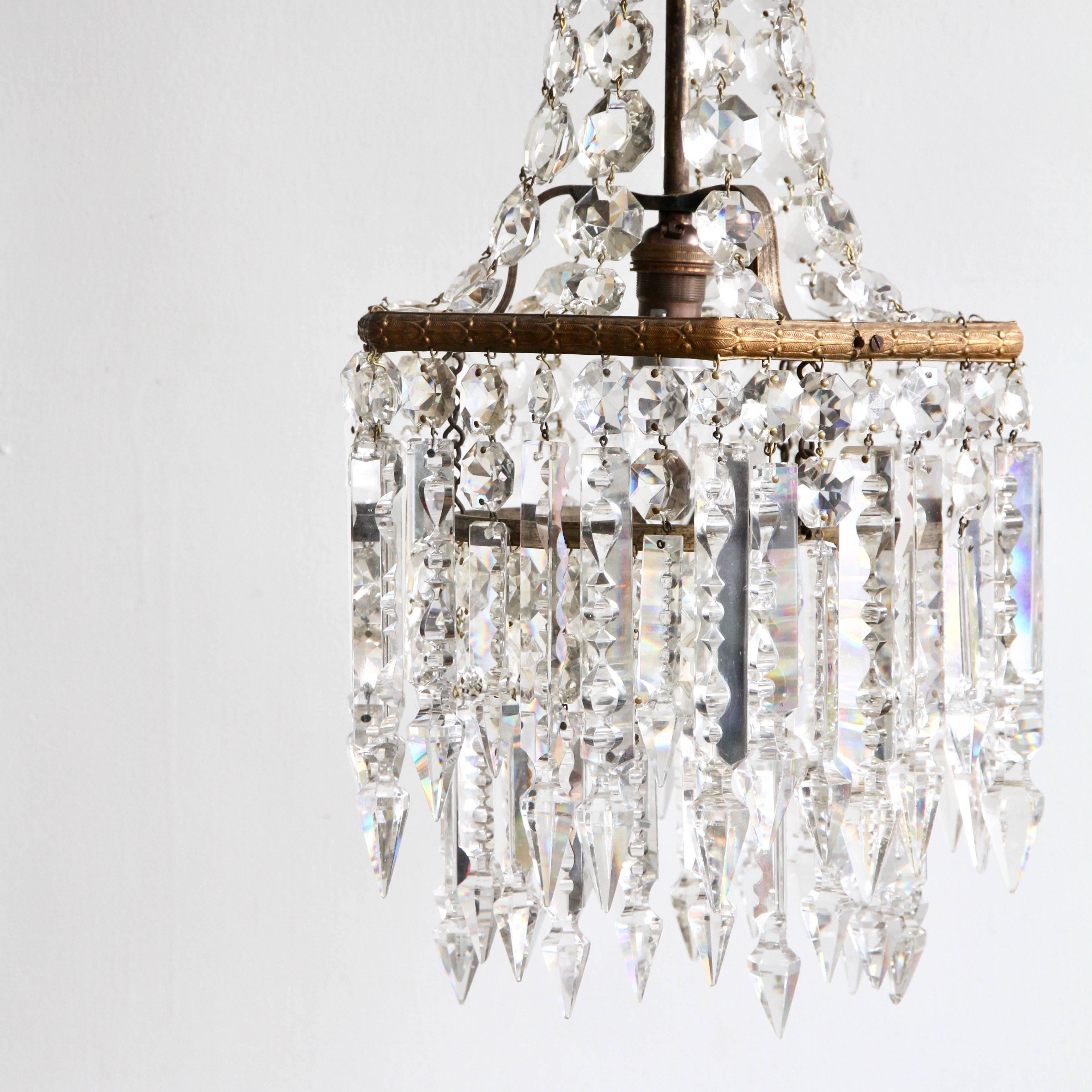 Early 20th Century English Crystal Chandelier with Prince Albert Crystal Lusters 7