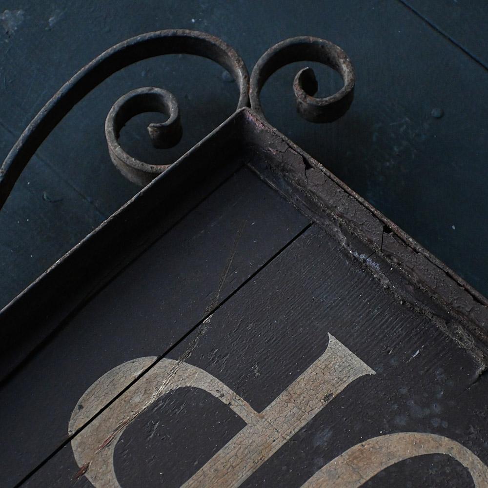 Insegna commerciale inglese bifacciale per sarti dei primi del Novecento 6