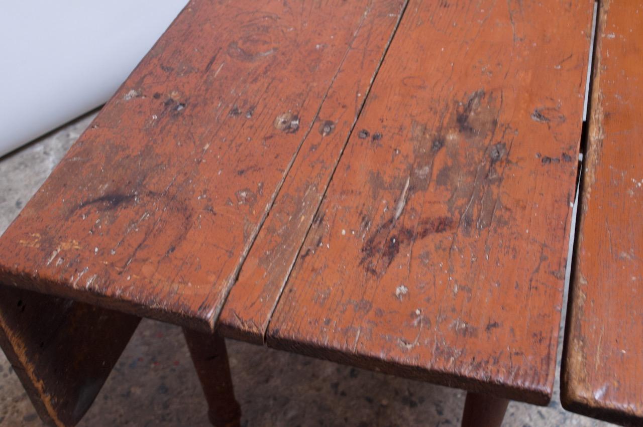 Early 20th Century English Drop-Leaf Farm Table For Sale 3