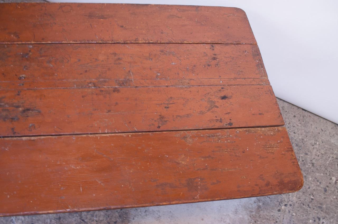 Early 20th Century English Drop-Leaf Farm Table For Sale 8