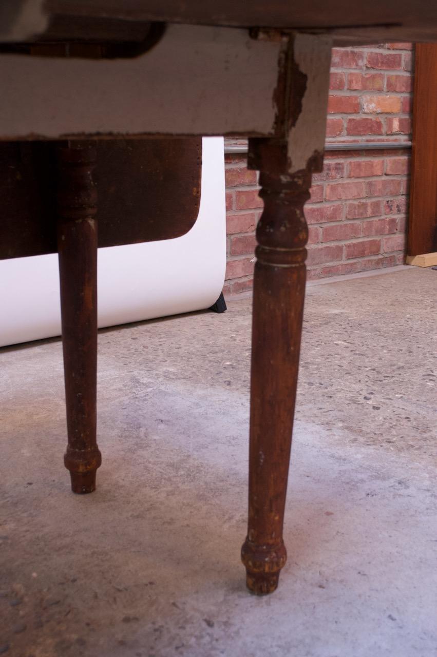 Early 20th Century English Drop-Leaf Farm Table For Sale 12