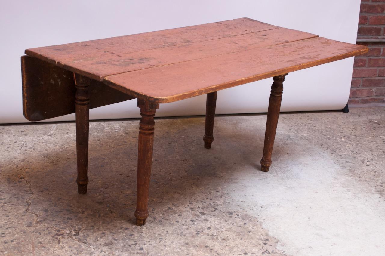 Rustic Early 20th Century English Drop-Leaf Farm Table For Sale
