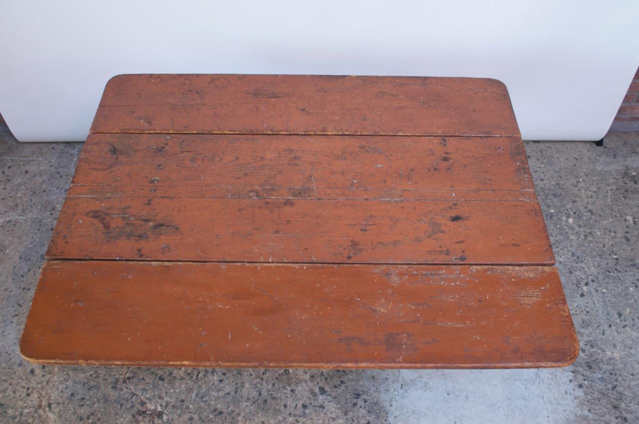 Pine Early 20th Century English Drop-Leaf Farm Table For Sale