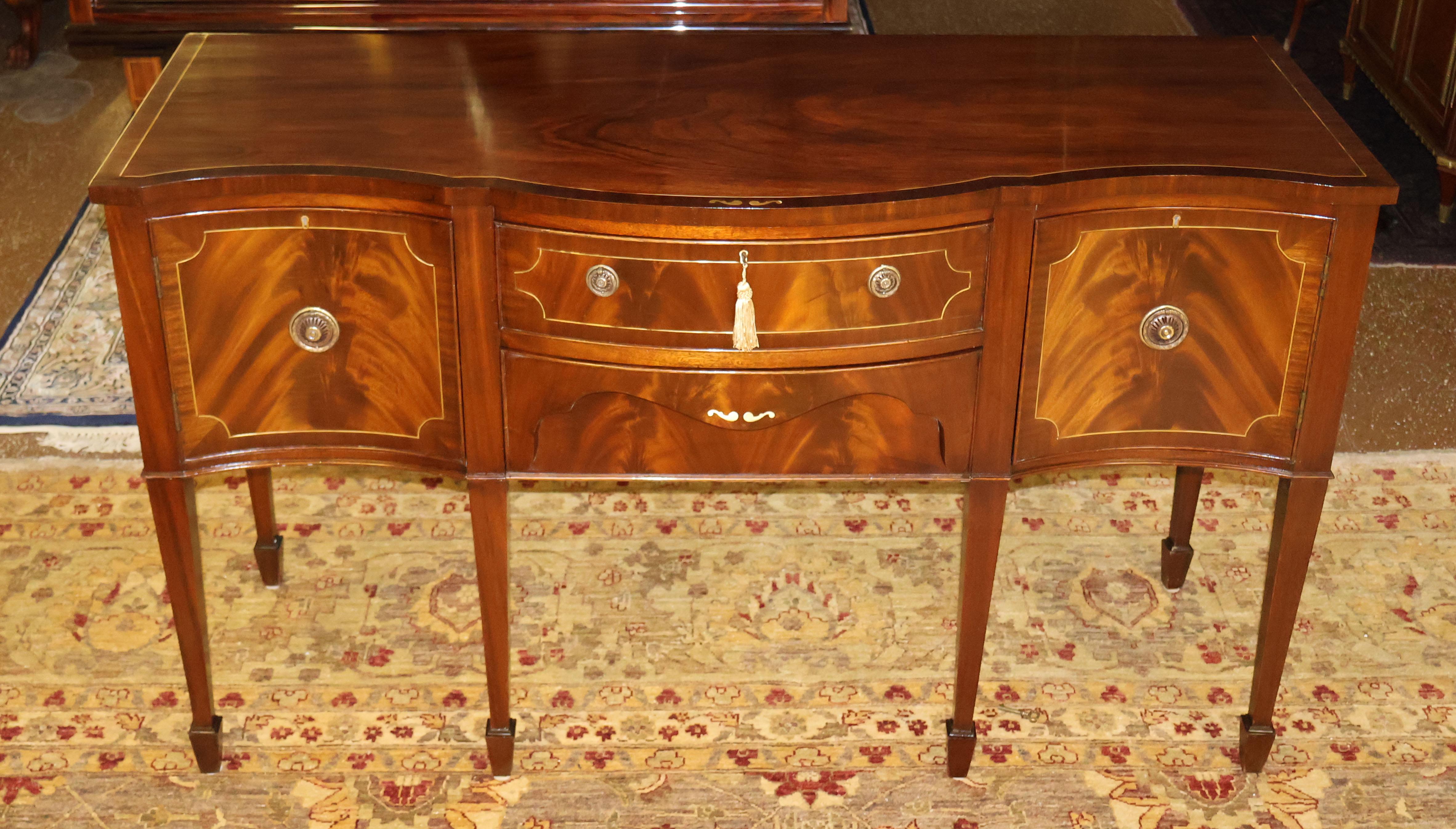 ​Early 20th Century Flame Mahogany Federal Style Huntboard Sideboard Server

Dimensions : 60.25