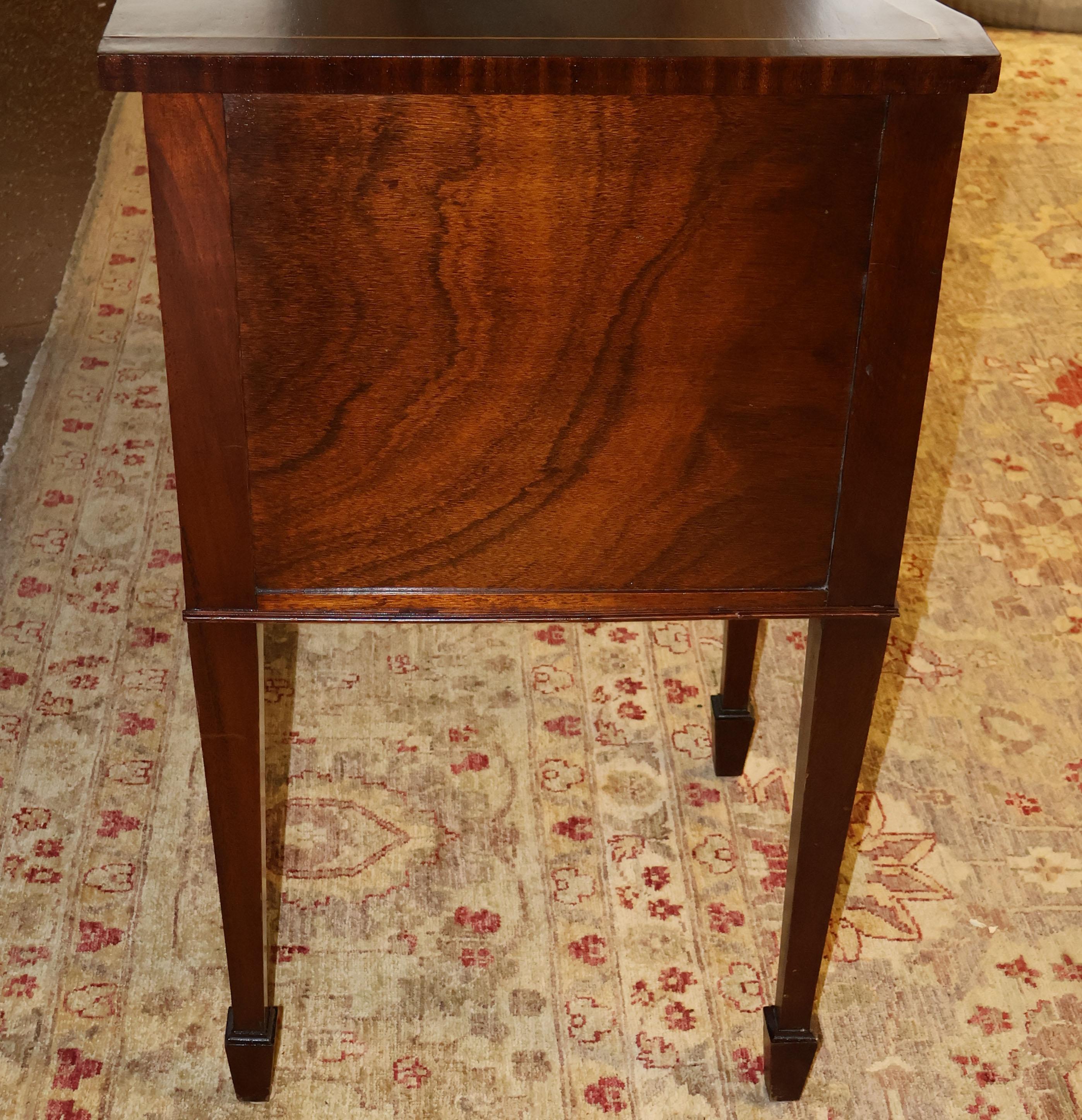 Early 20th Century English Flame Mahogany Federal Style Sideboard  3