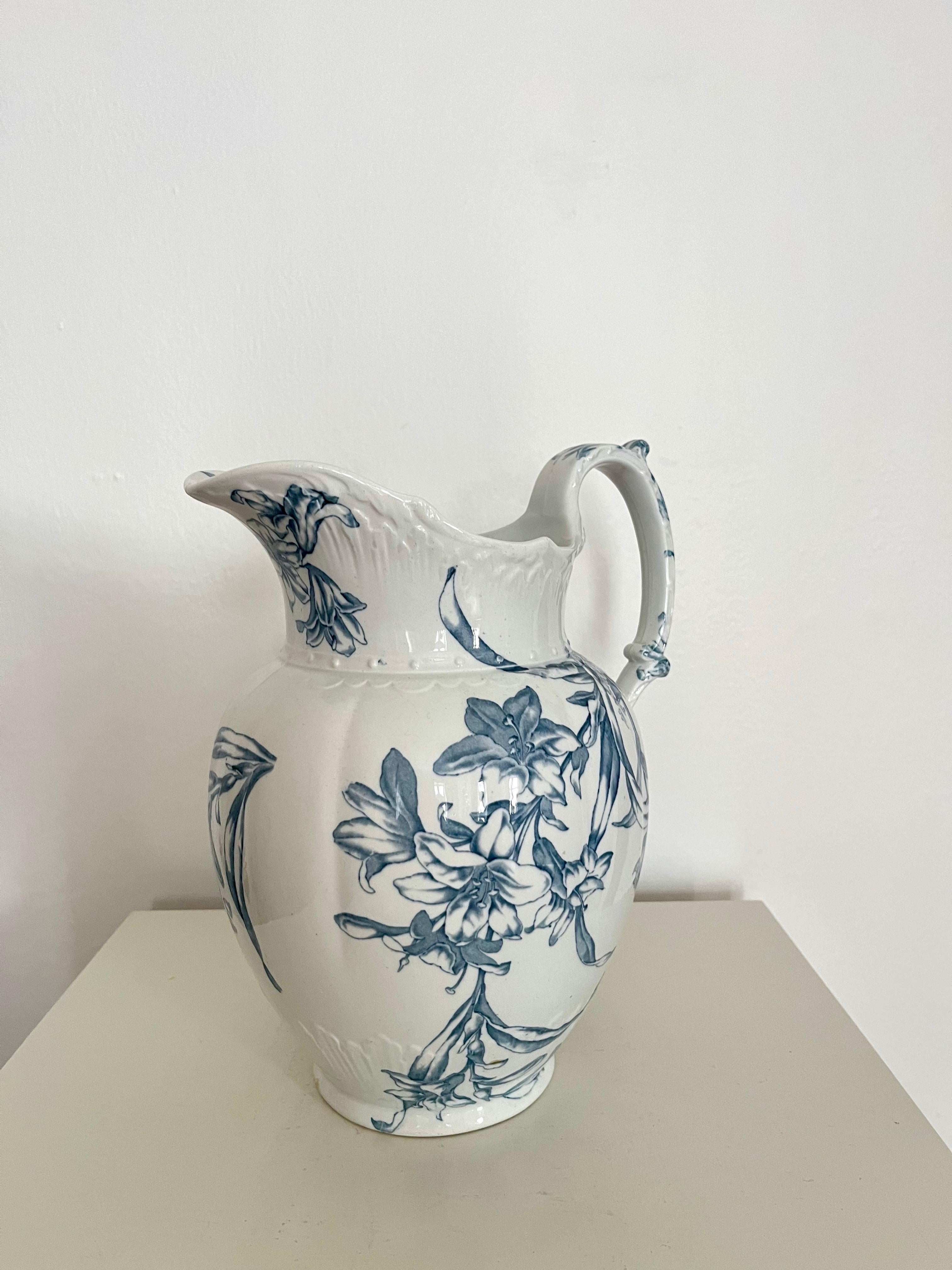 Pichet anglais en céramique à fleurs du début du 20e siècle par BWM & Co, Cauldon England Bon état - En vente à Frederiksberg C, DK