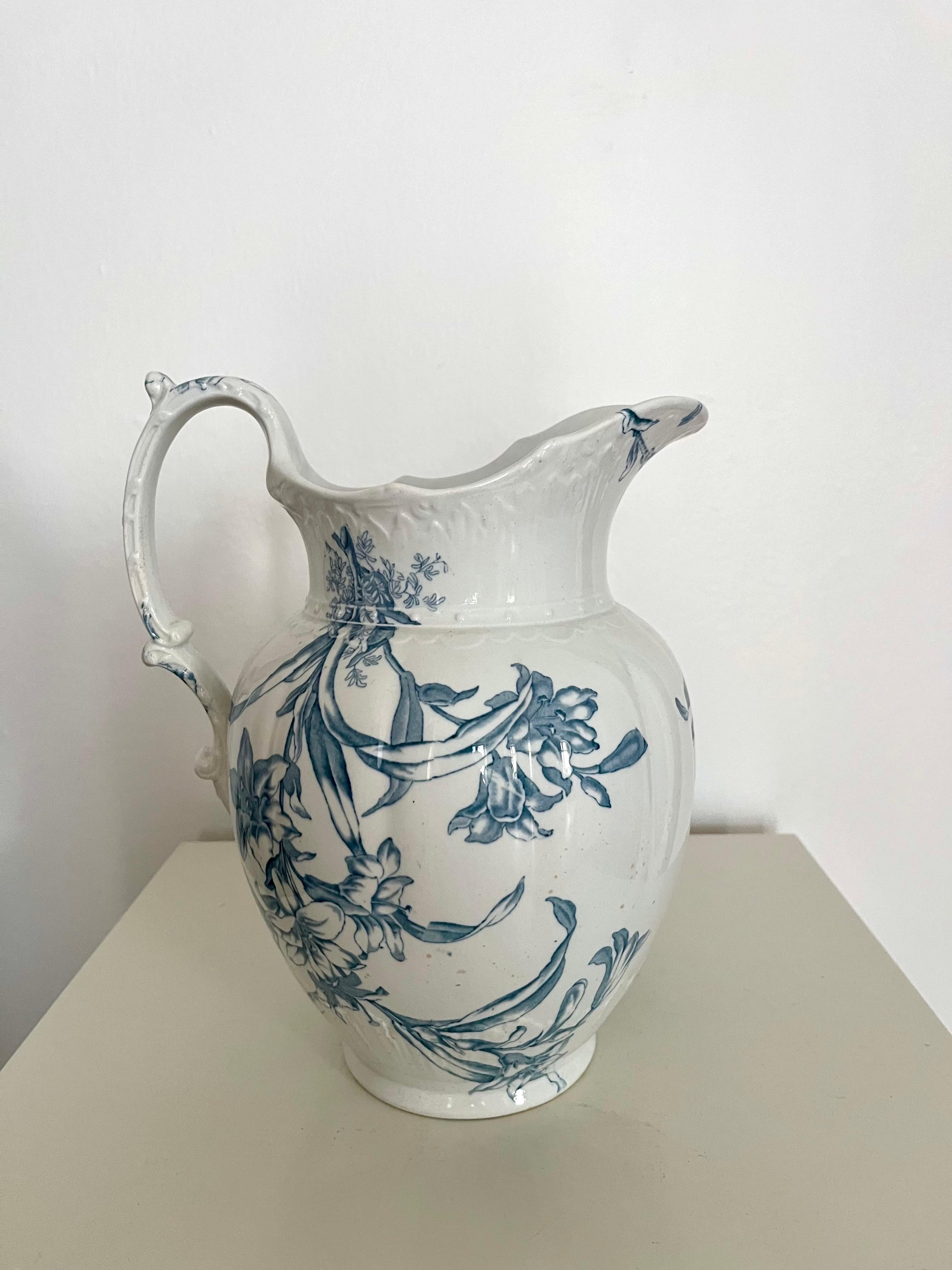 Céramique Pichet anglais en céramique à fleurs du début du 20e siècle par BWM & Co, Cauldon England en vente