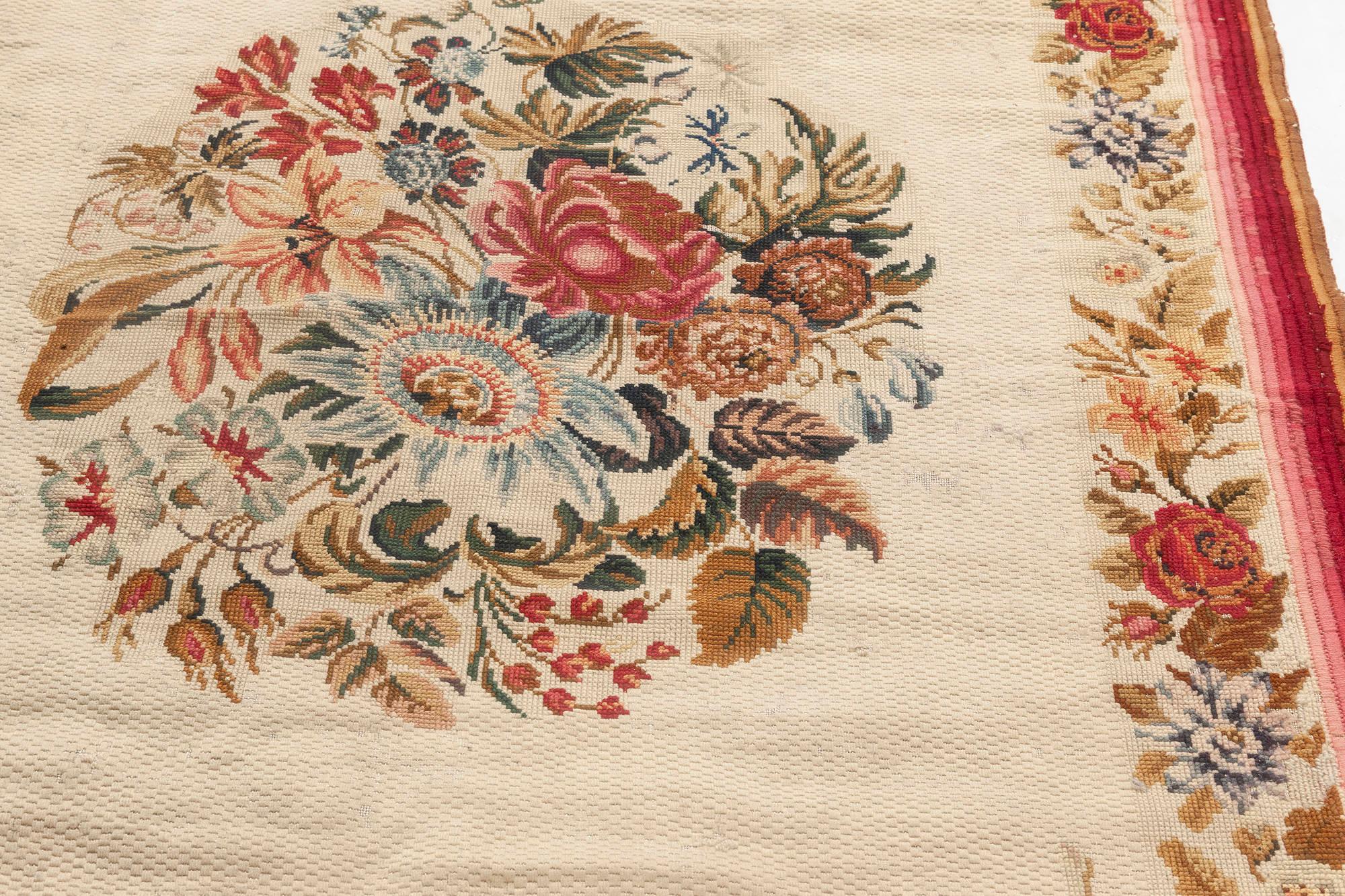 Early 20th Century English Floral Needlework Rug In Good Condition For Sale In New York, NY