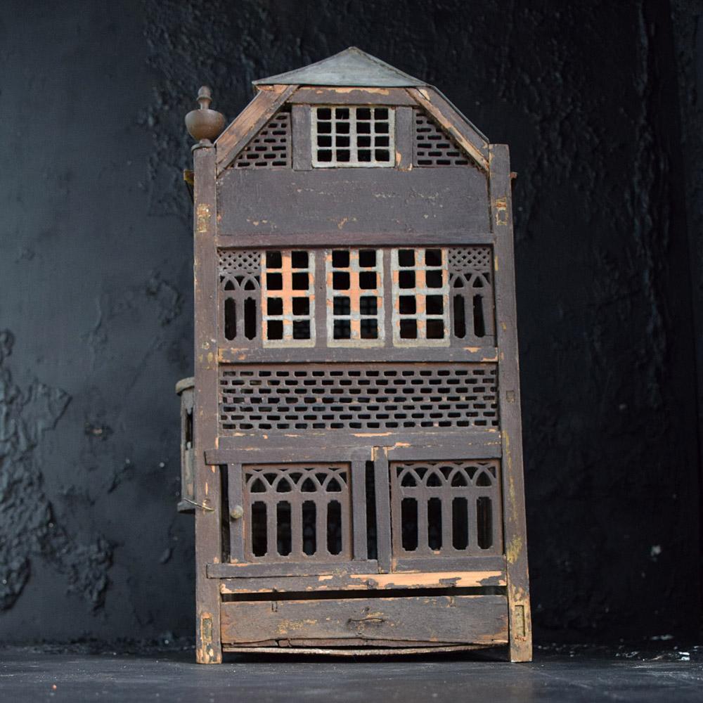 Cage à oiseaux d'art populaire anglais du début du 20e siècle Bon état à London, GB