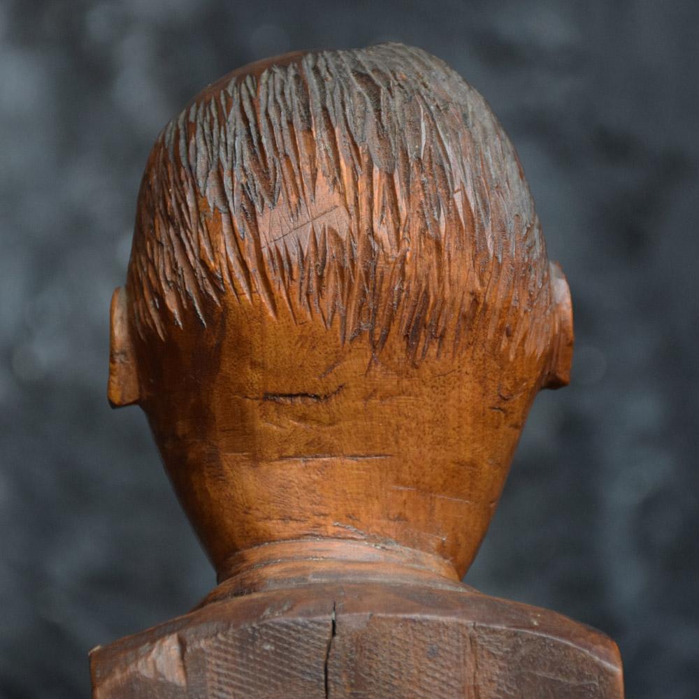 Début du 20ème siècle Figure de gentleman en bois de buis sculpté à la main, artisanat anglais du début du 20e siècle  en vente