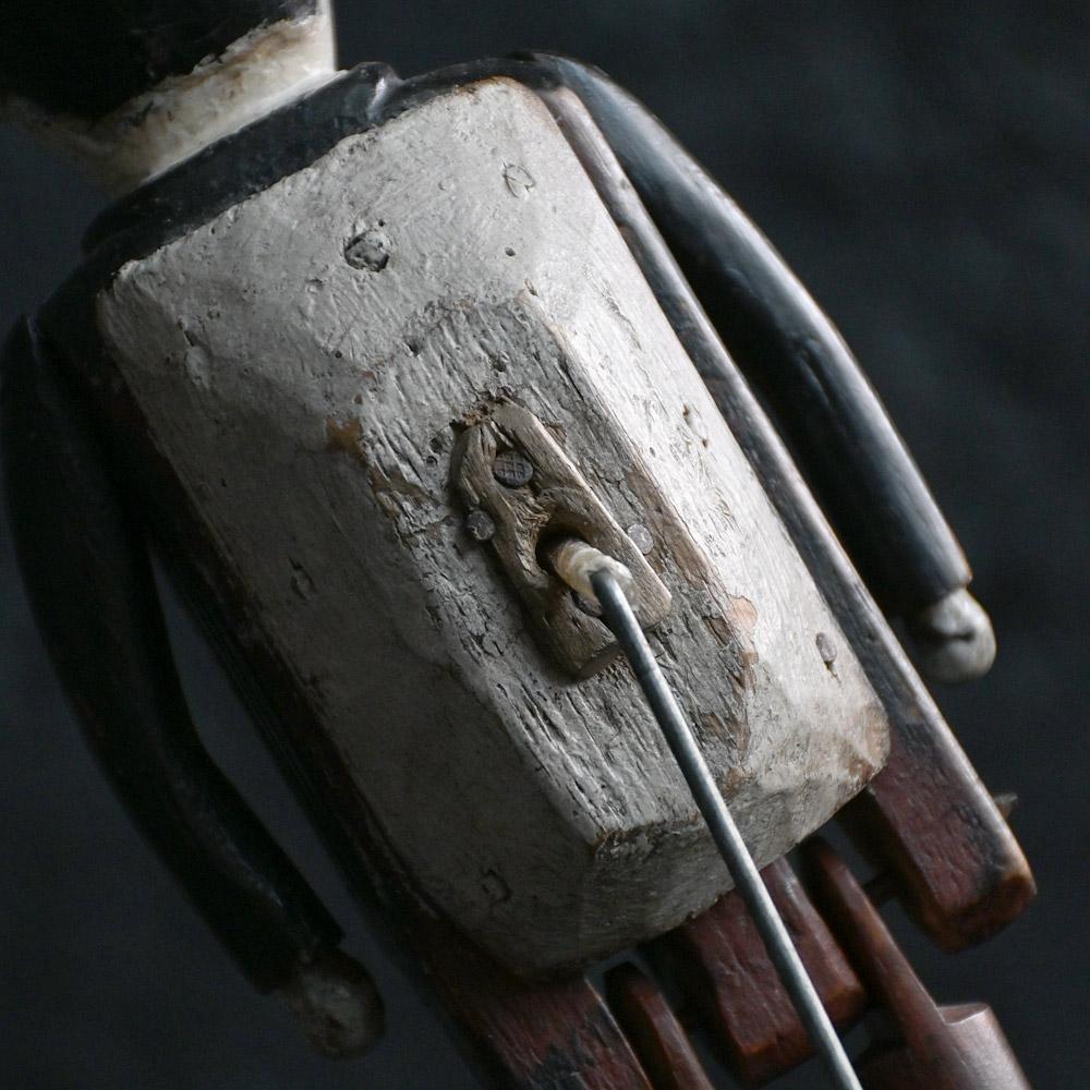 Intagliato a mano Bambola Jigger di arte popolare inglese dell'inizio del XX secolo in vendita