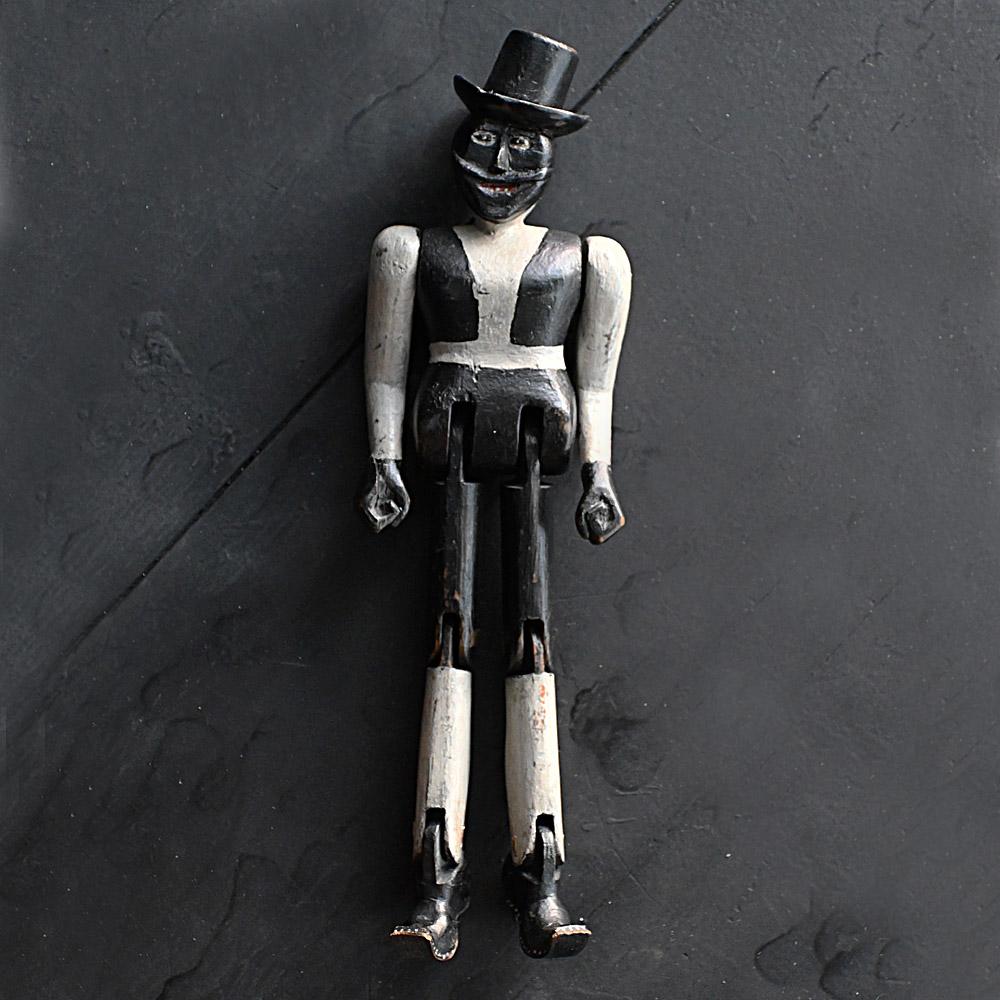 Muñeca Jigger de arte popular inglés de principios del siglo XX  Sr. Zapatos Tallado a mano en venta
