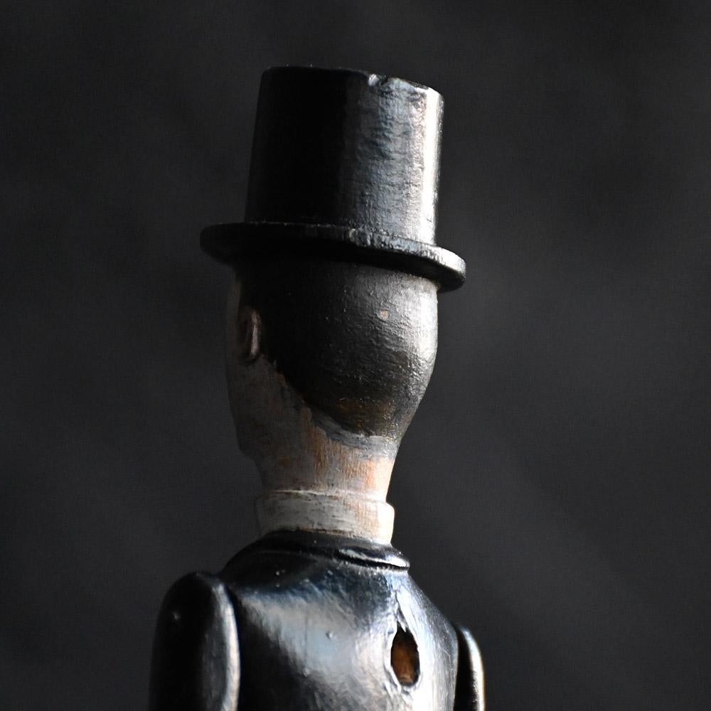 Muñeca folclórica inglesa de principios del siglo XX con sombrero y cola en Bueno estado para la venta en London, GB