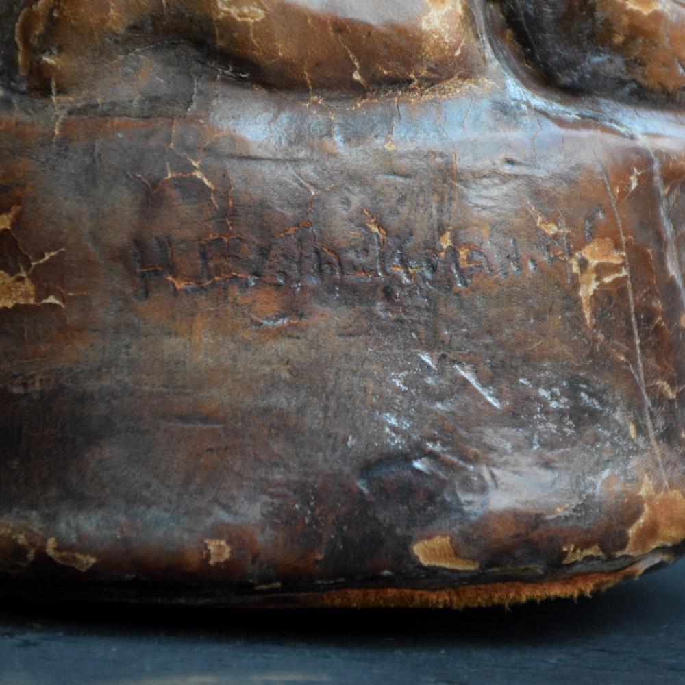 Scimmia in pelle di arte popolare inglese dei primi del Novecento 8