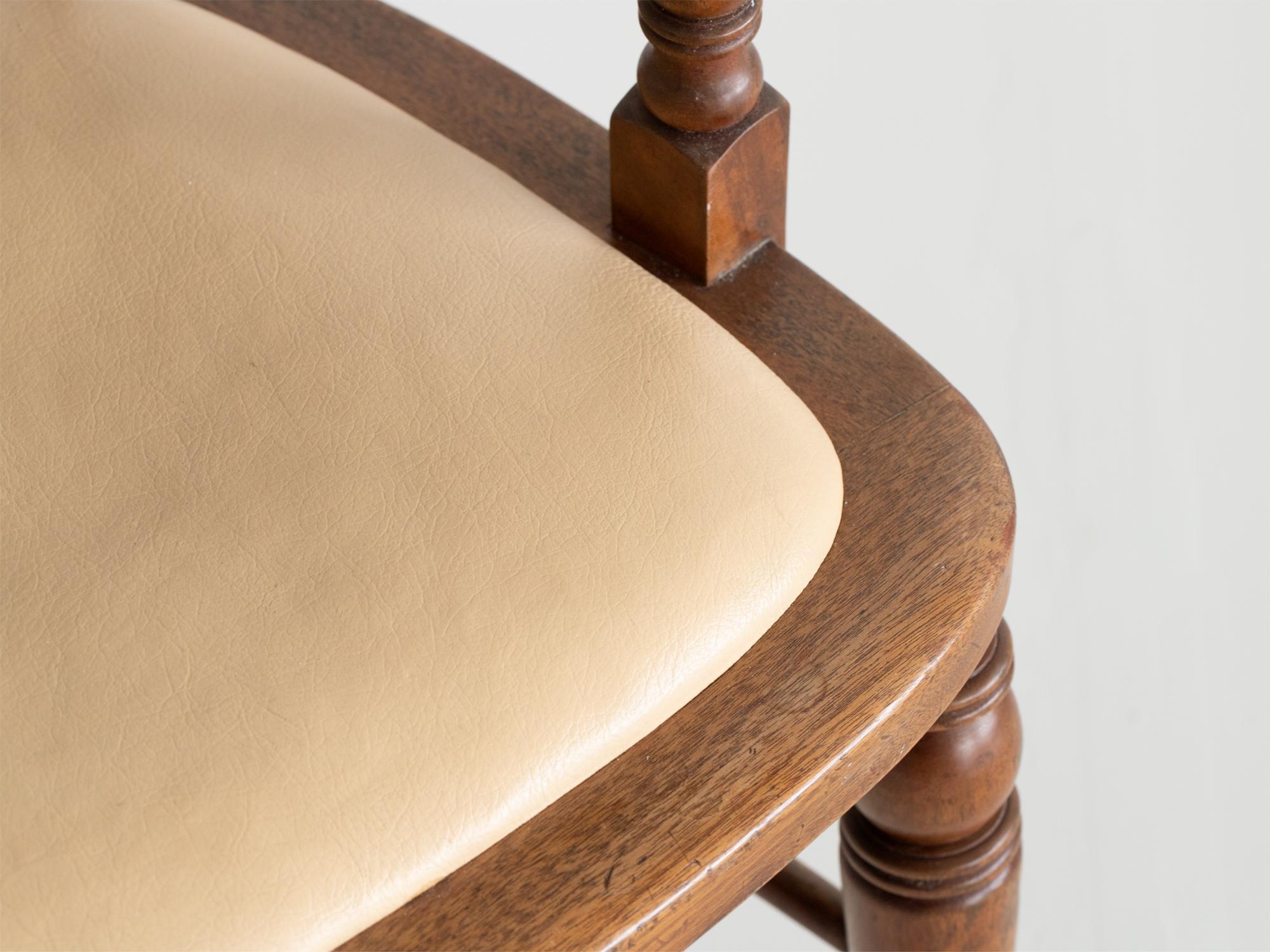 20ième siècle Chaise de bureau anglaise en bois de fruitier et cuir du début du 20e siècle